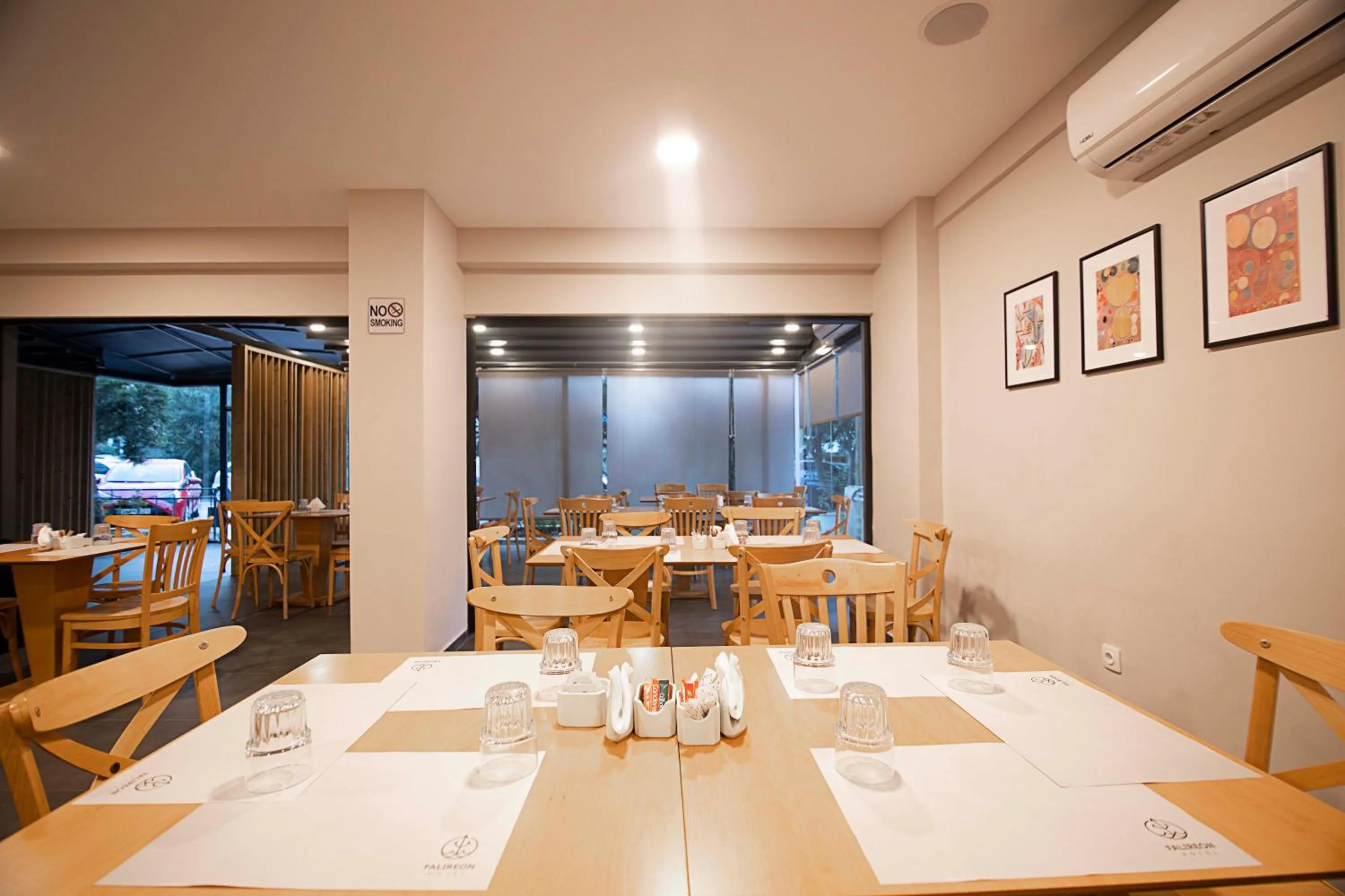 Restaurant/places to eat in FALIREON HOTEL