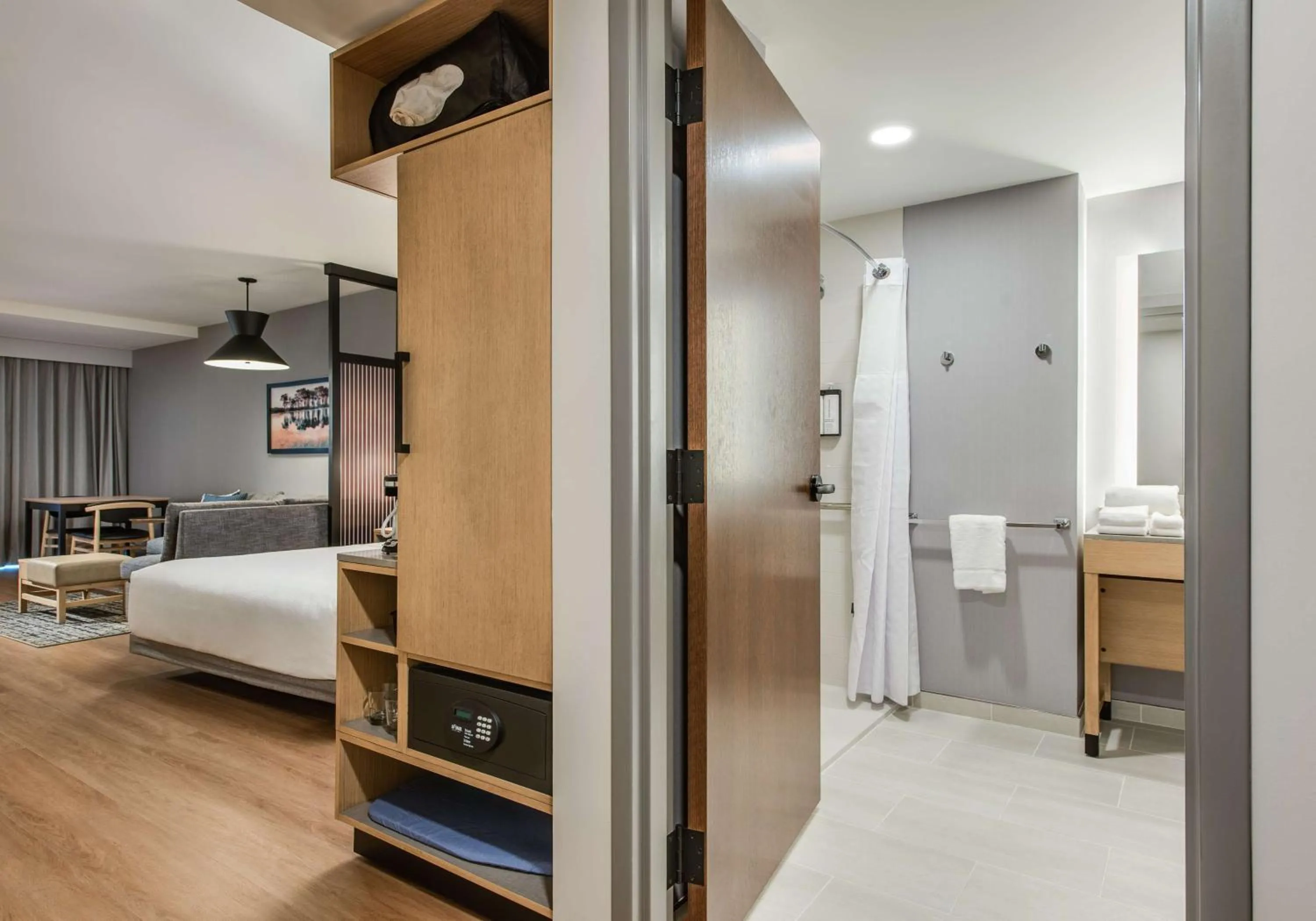 Bathroom, Bed in Hyatt Place Kent Narrows And Marina