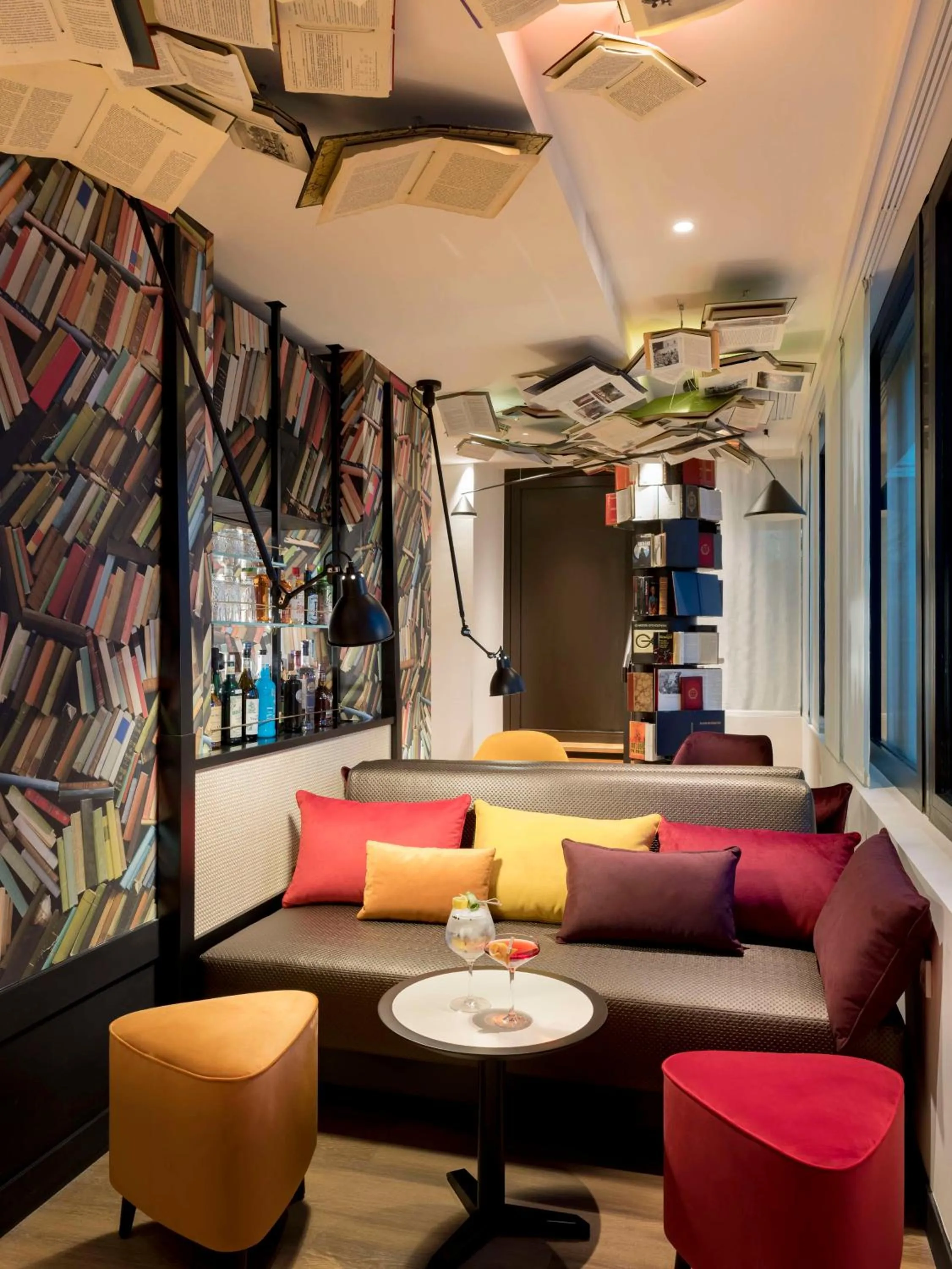 Lounge or bar in FirstName Bordeaux, Part of JdV by Hyatt