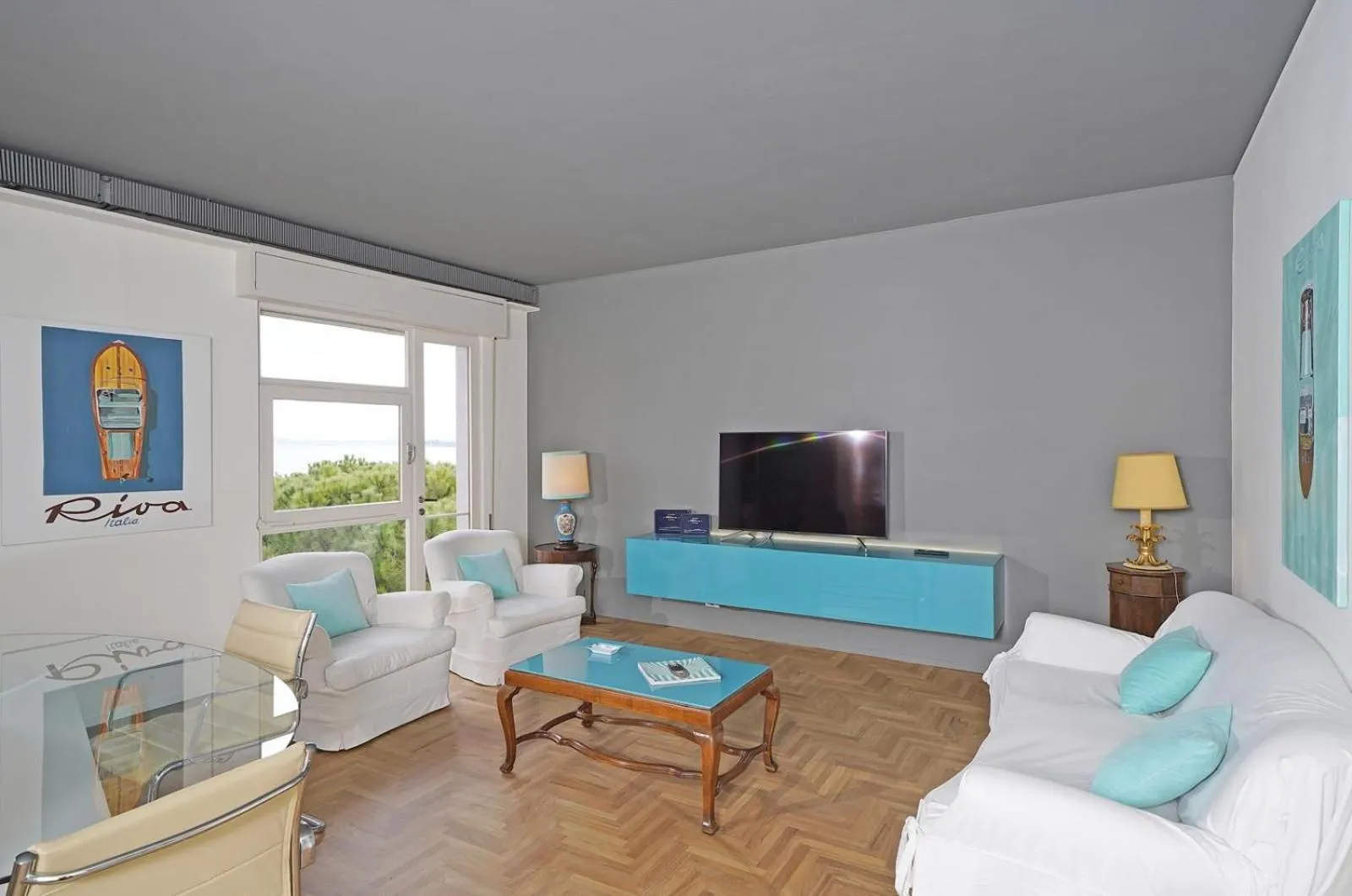 Communal lounge/ TV room in Hotel Spiaggia d'Oro - Charme & Boutique - Garda Lake Collection