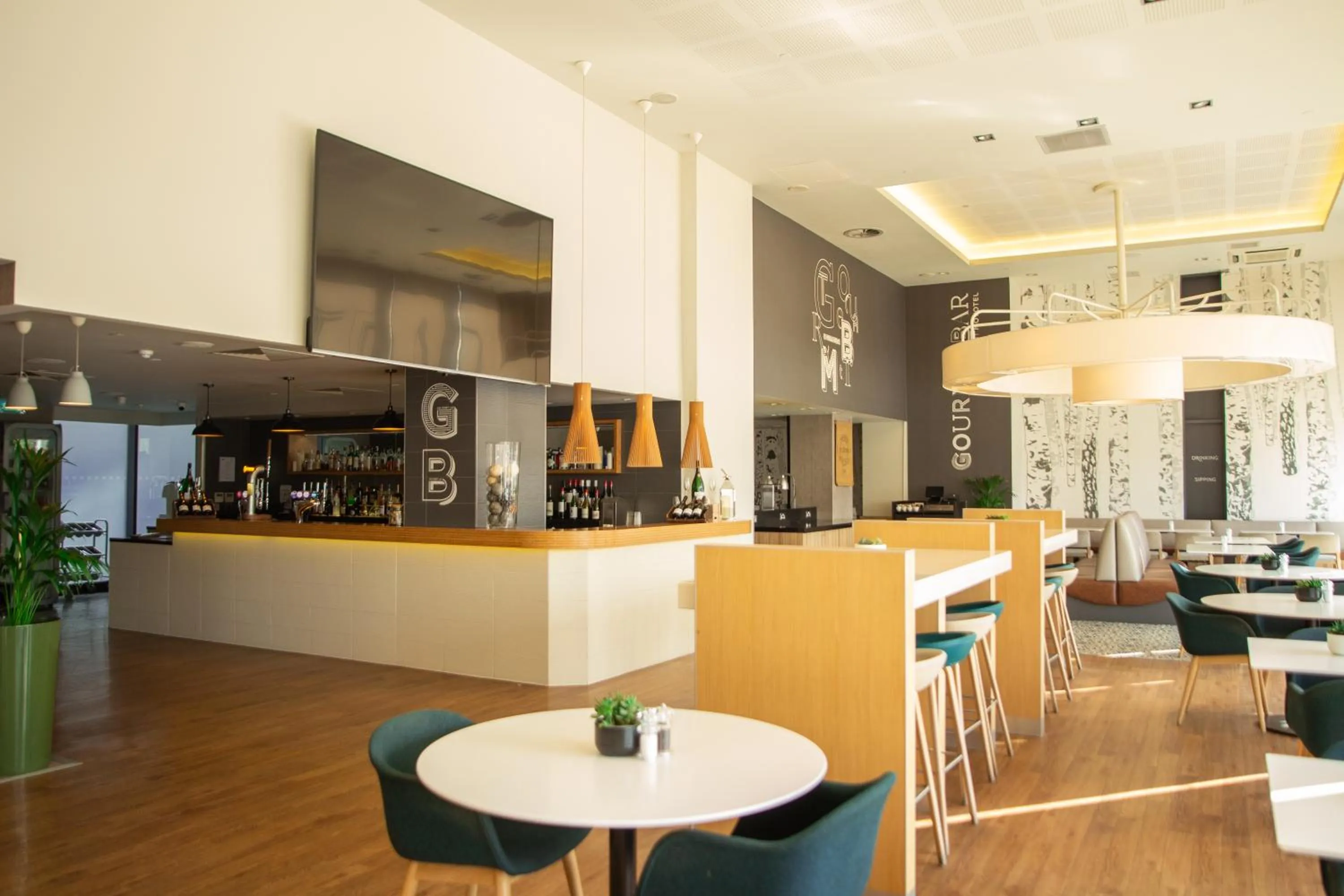 Lobby or reception in Novotel London Wembley