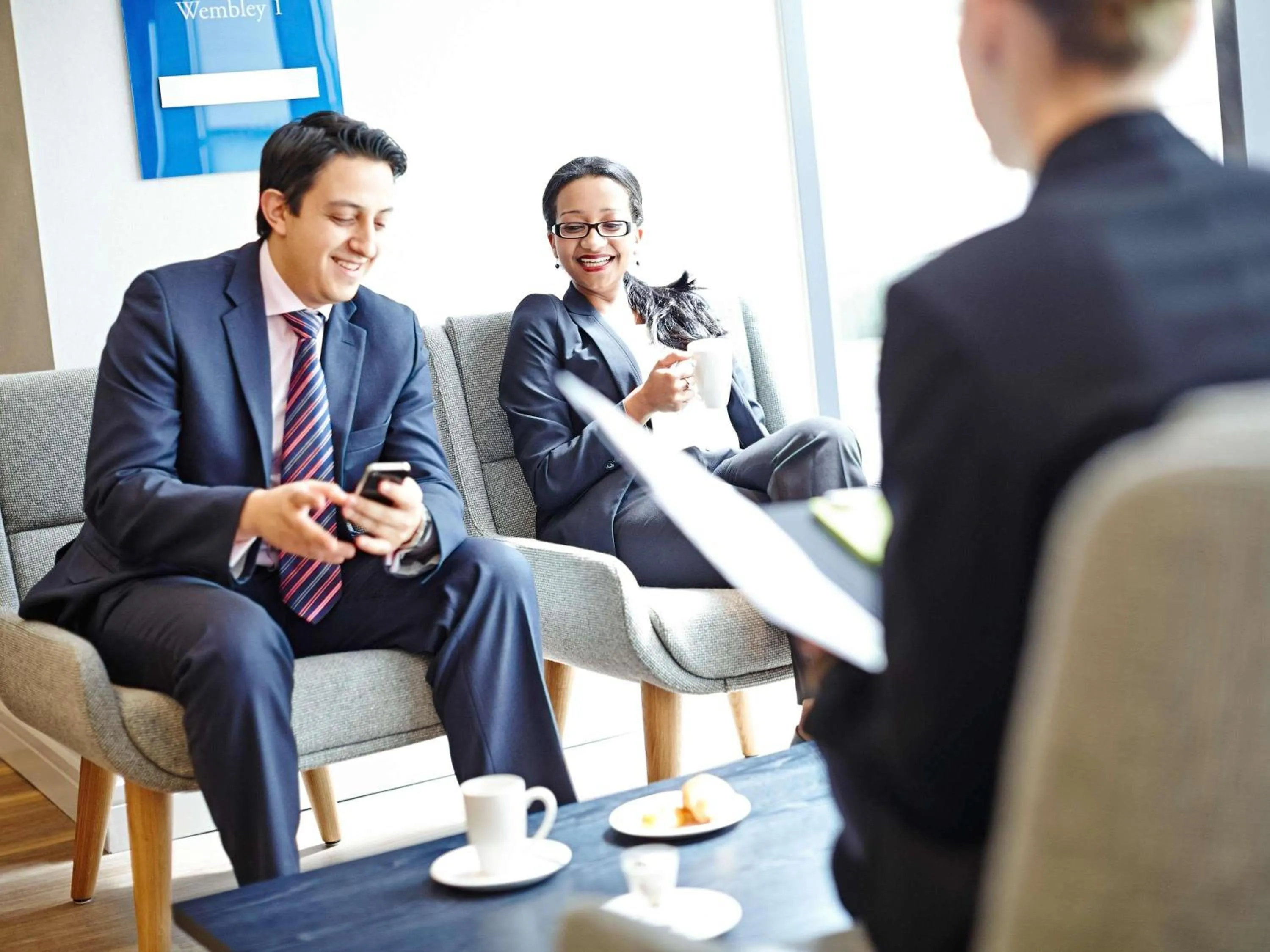 Photo of the whole room in Novotel London Wembley