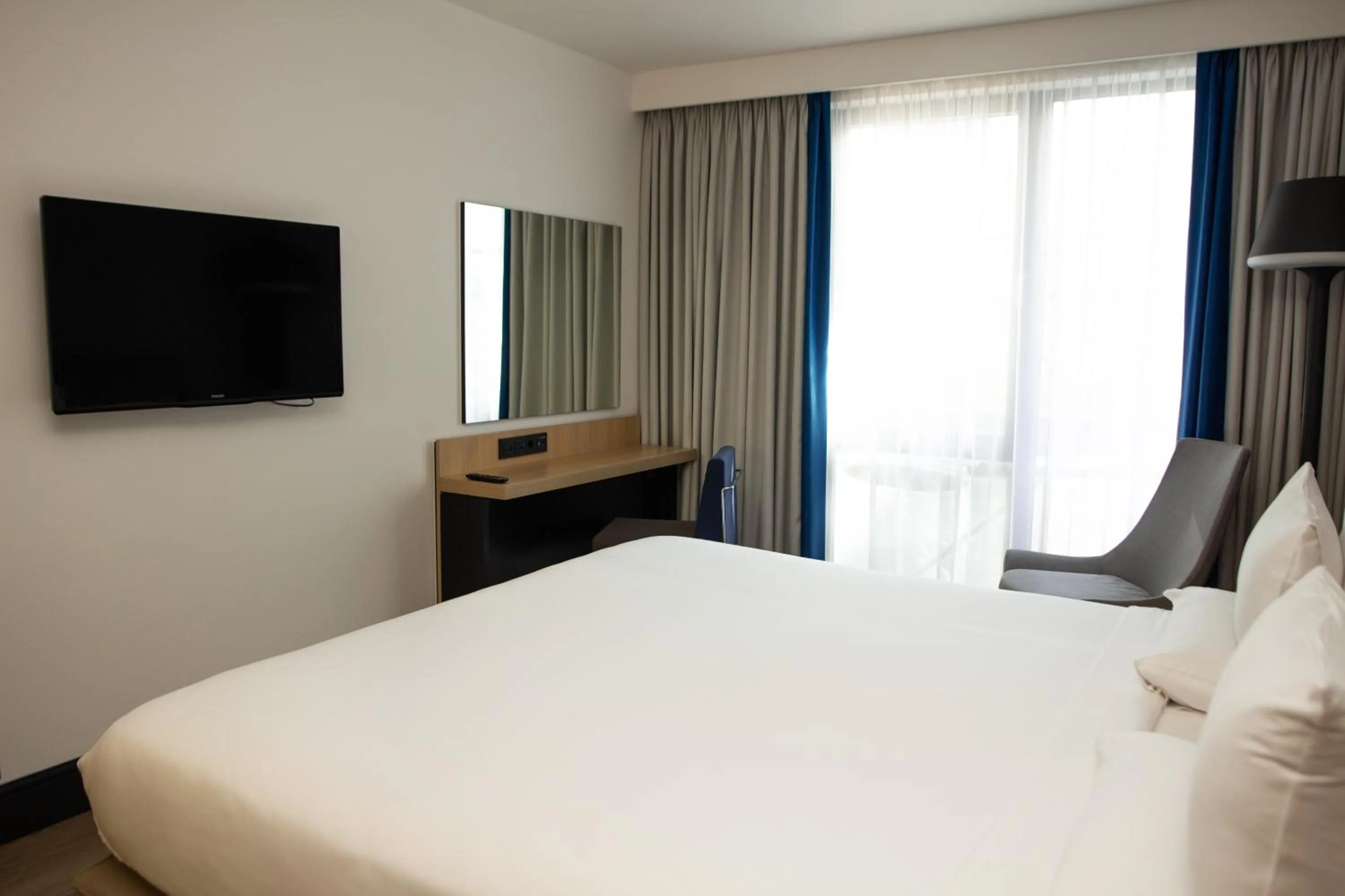 Bed in Novotel London Wembley