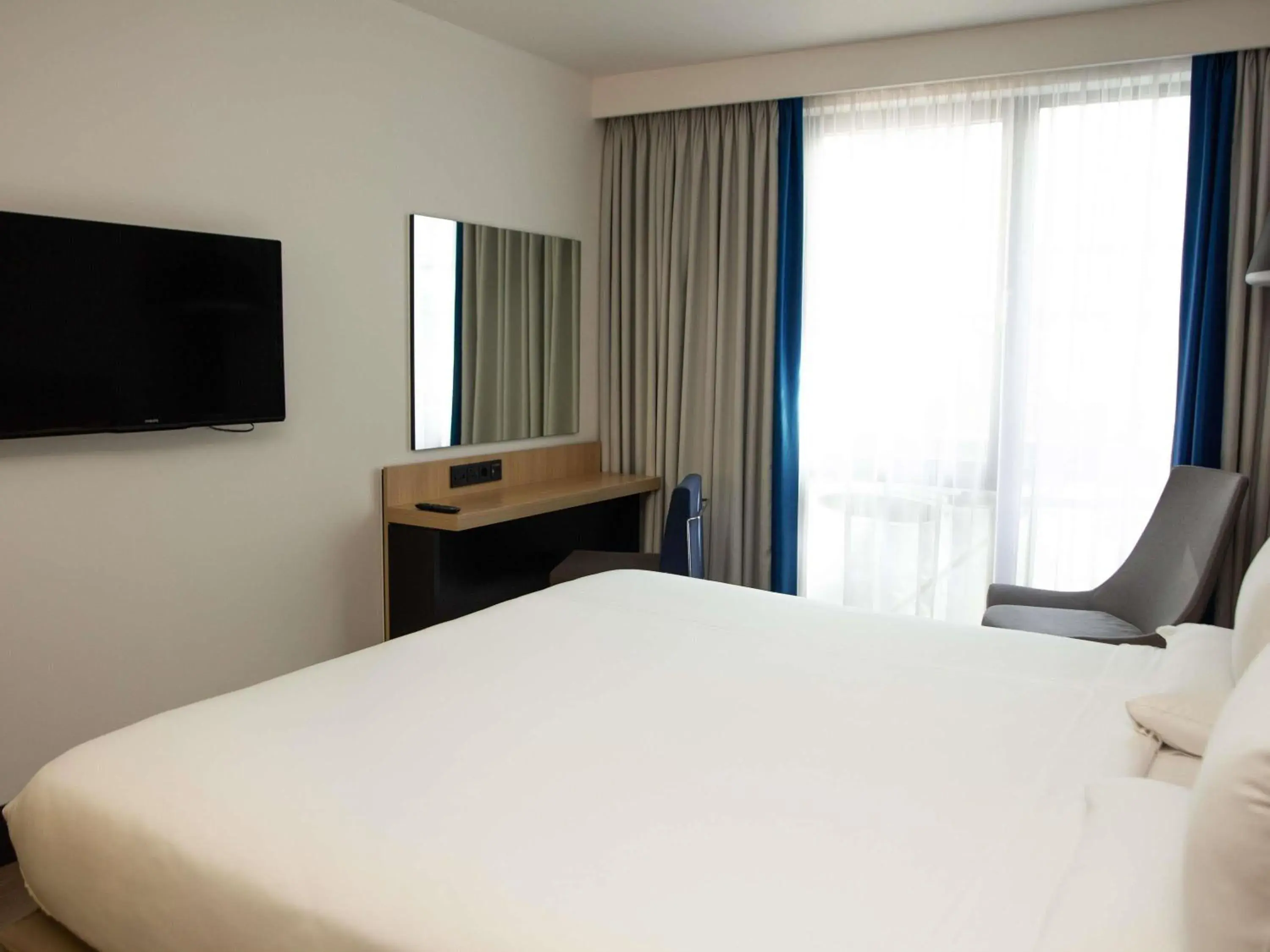 Bedroom, Bed in Novotel London Wembley Bedroom, Bed in Novotel London Wembley