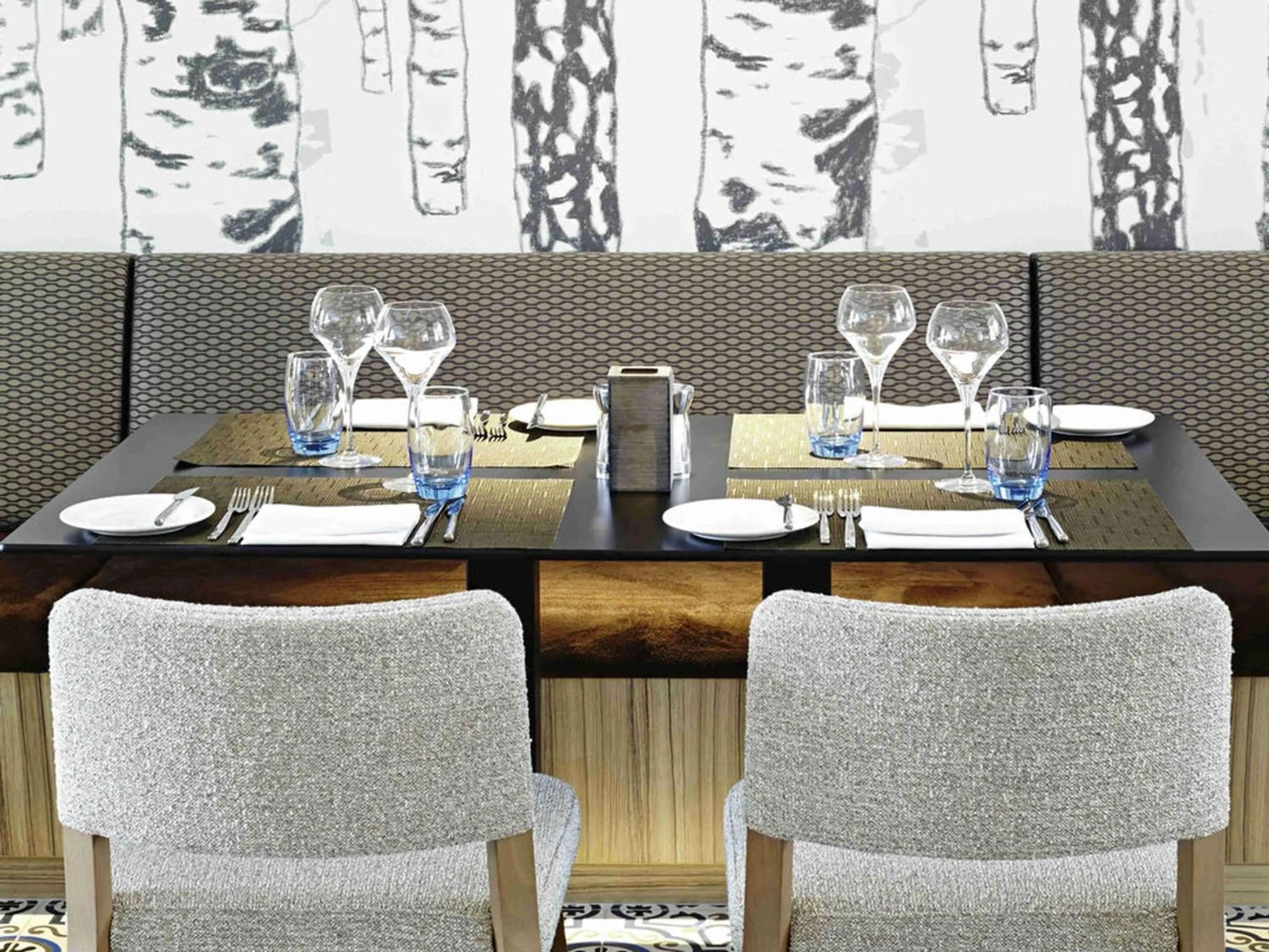 Restaurant/places to eat in Novotel London Wembley