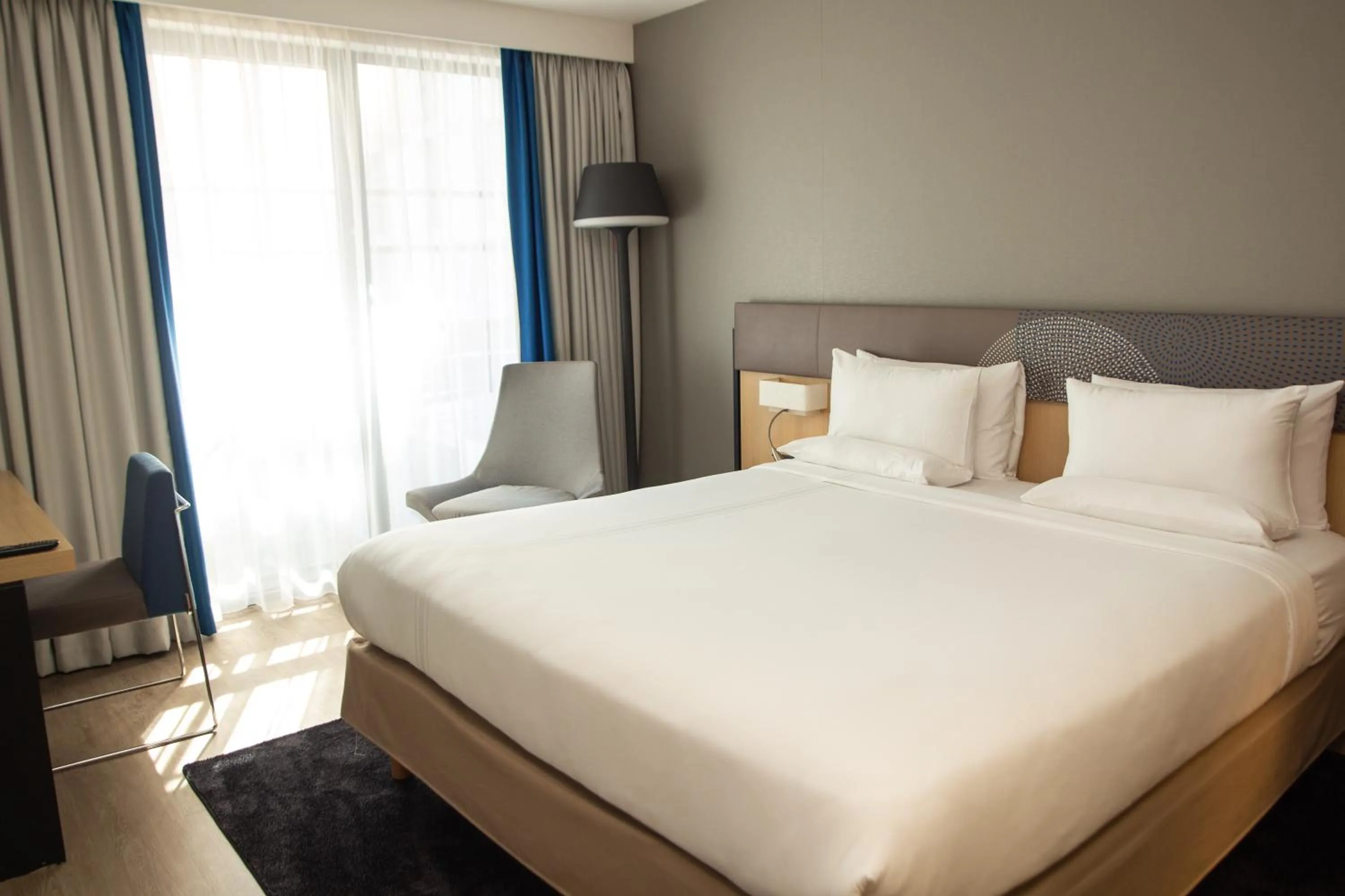 Bed in Novotel London Wembley