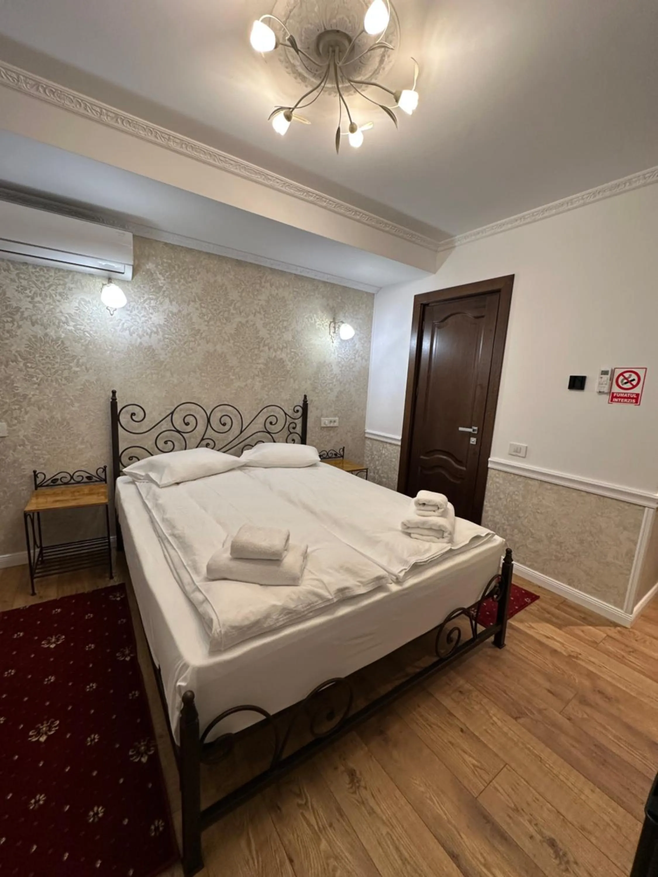 Bed in Hotel Boutique Cathedral Plaza Residences room for rent downtown