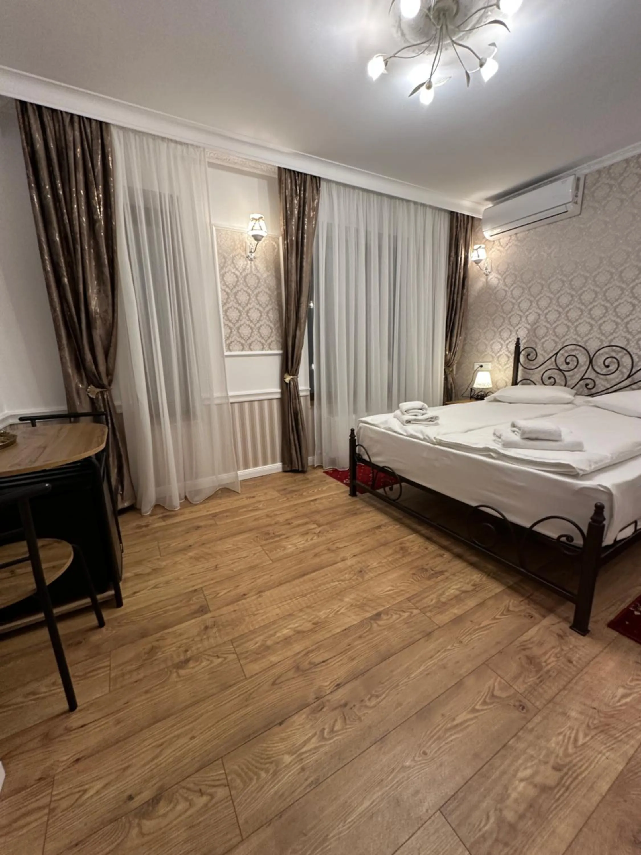 Bed in Hotel Boutique Cathedral Plaza Residences room for rent downtown