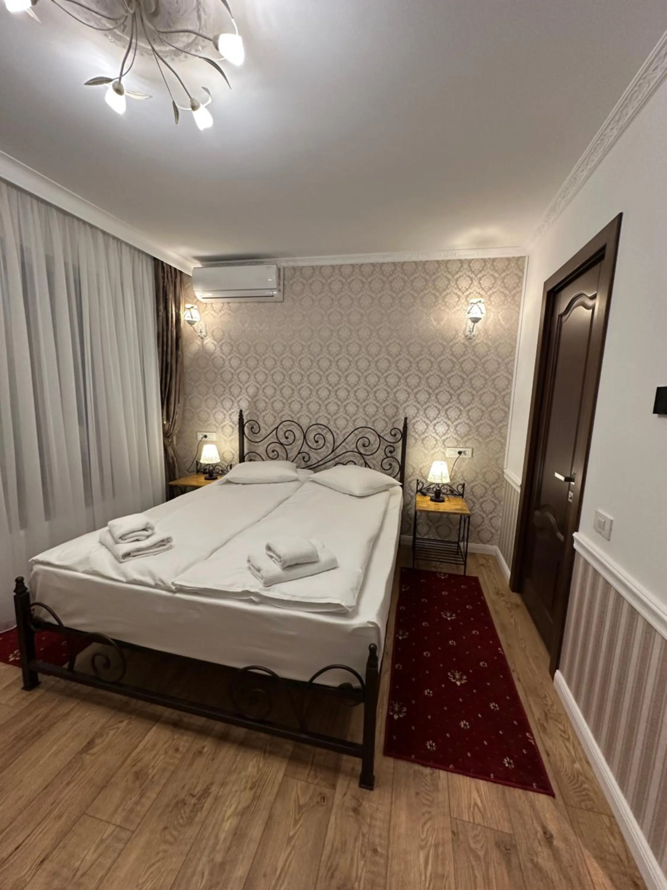 Bed in Hotel Boutique Cathedral Plaza Residences room for rent downtown