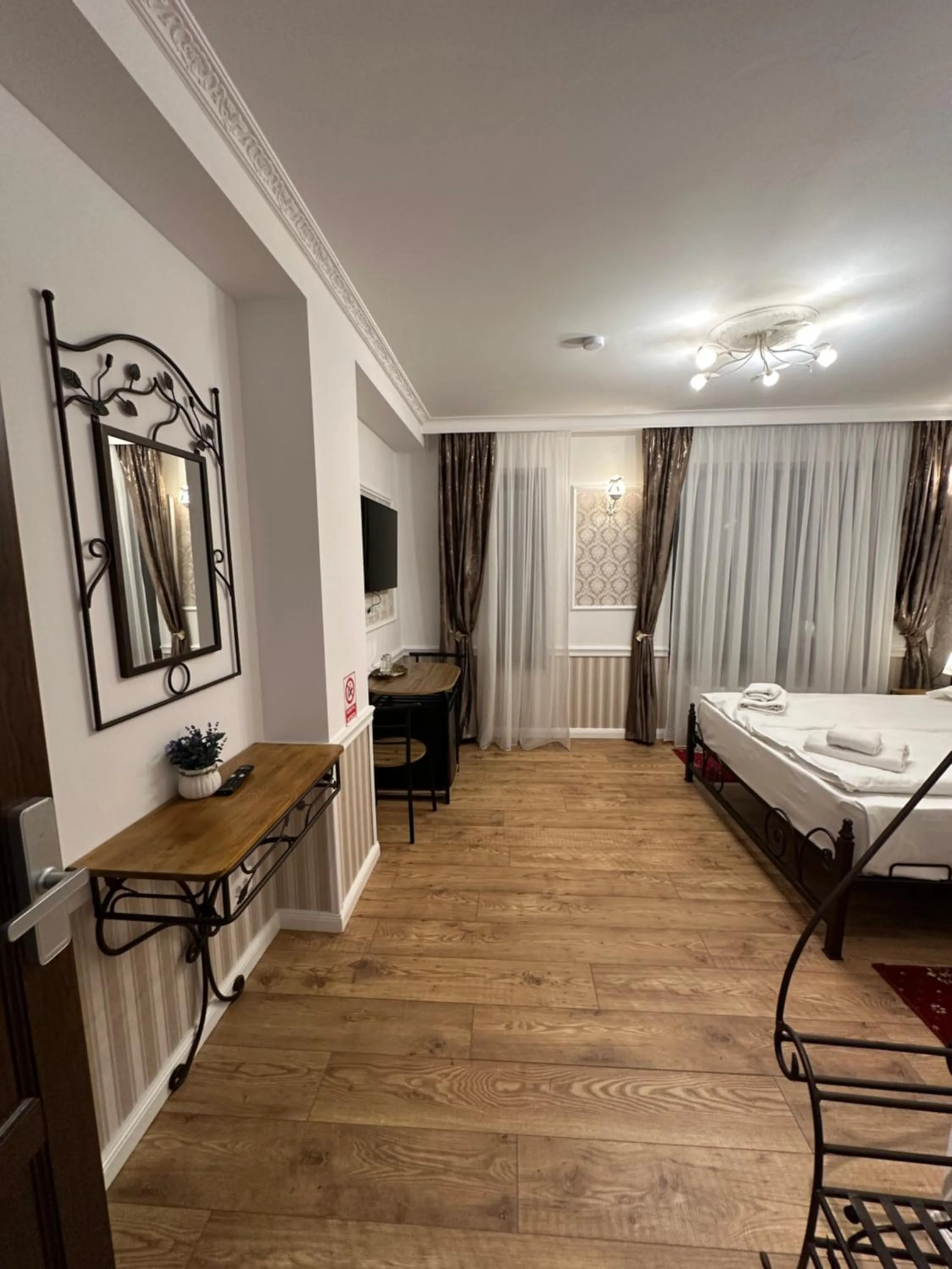 Bed in Hotel Boutique Cathedral Plaza Residences room for rent downtown