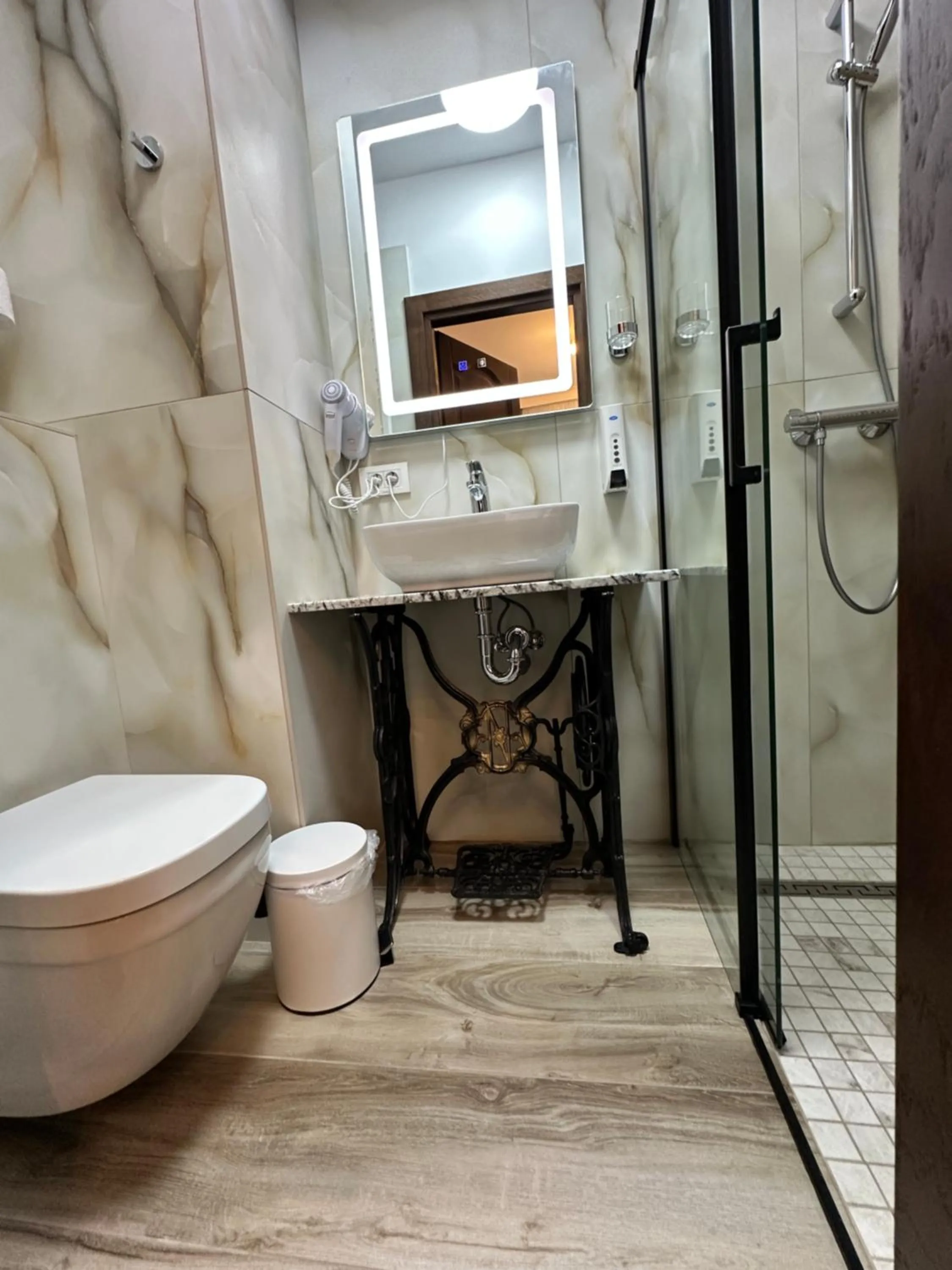 Hotel Boutique Cathedral Plaza Residences room for rent downtown