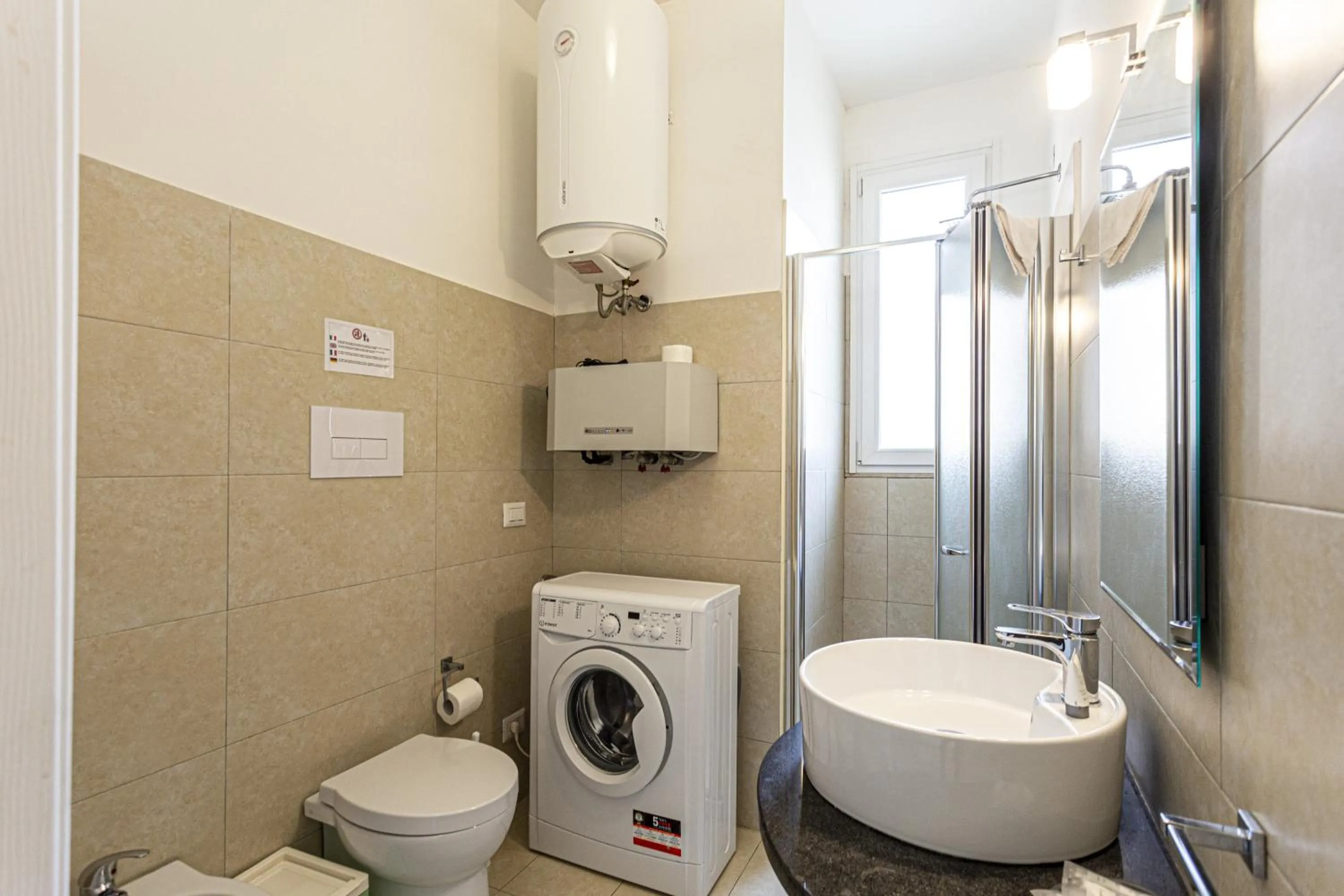 Shower in Stella del mare Apartments