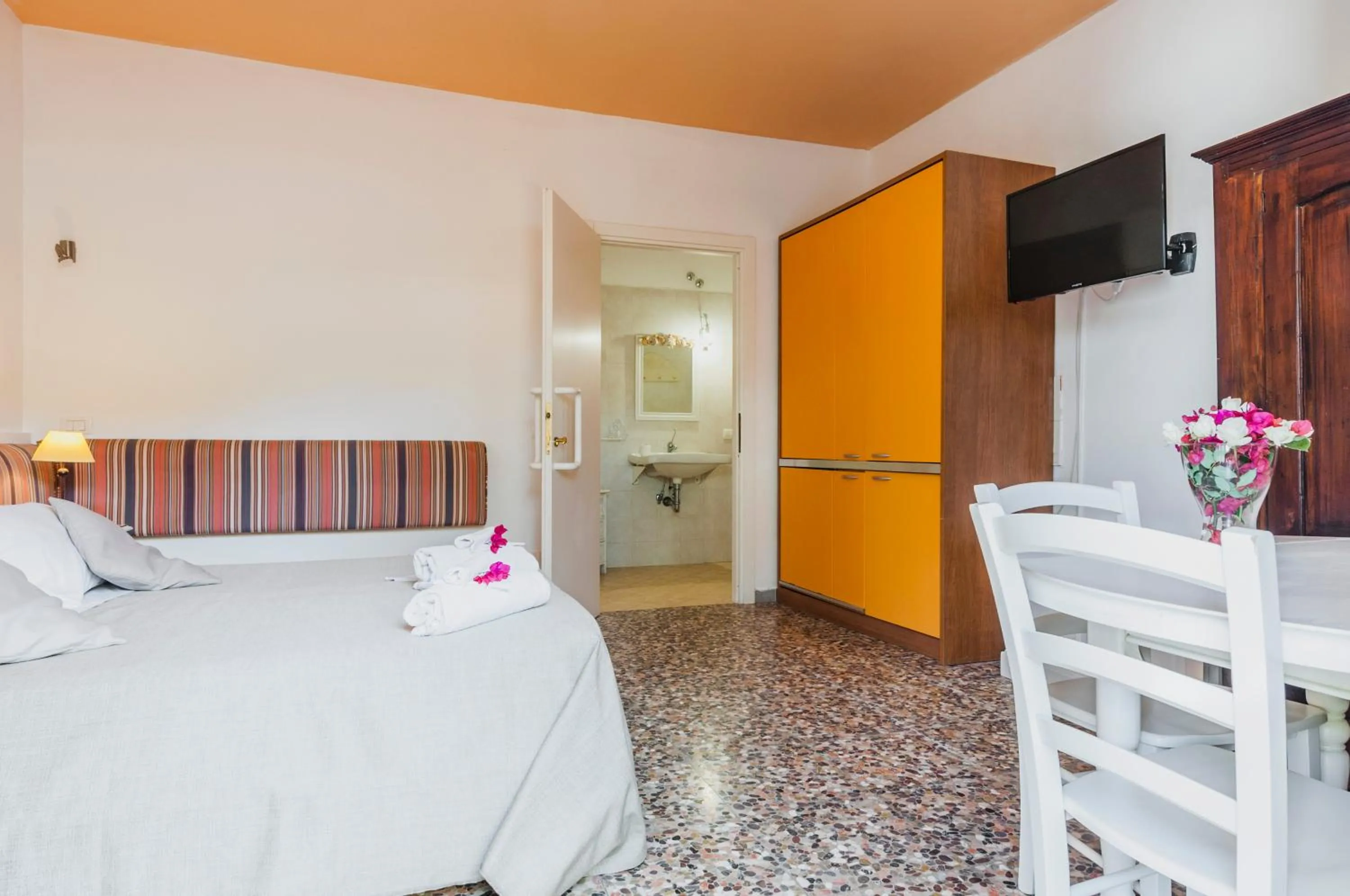 Bed in Stella del mare Apartments