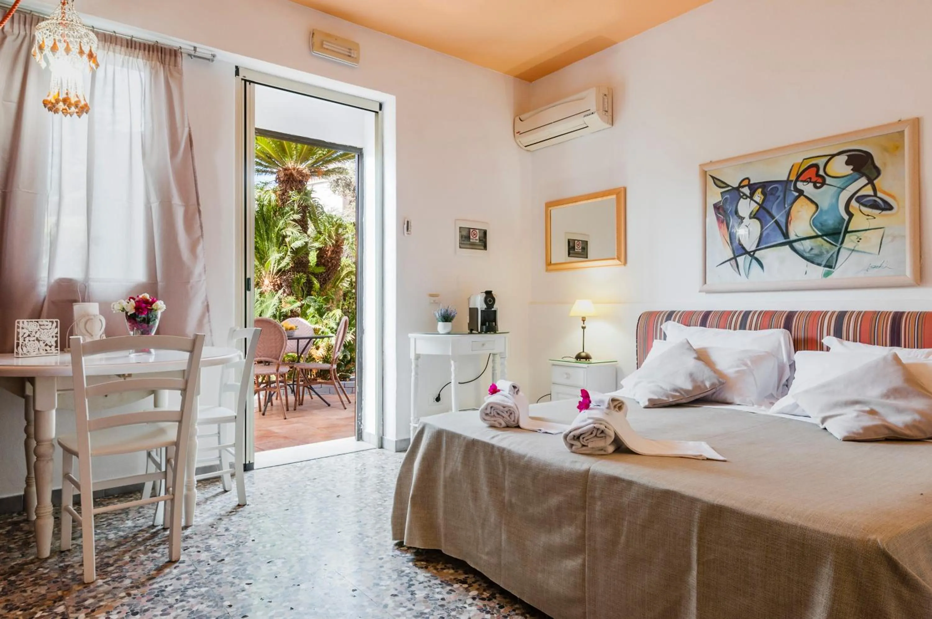 Bed in Stella del mare Apartments