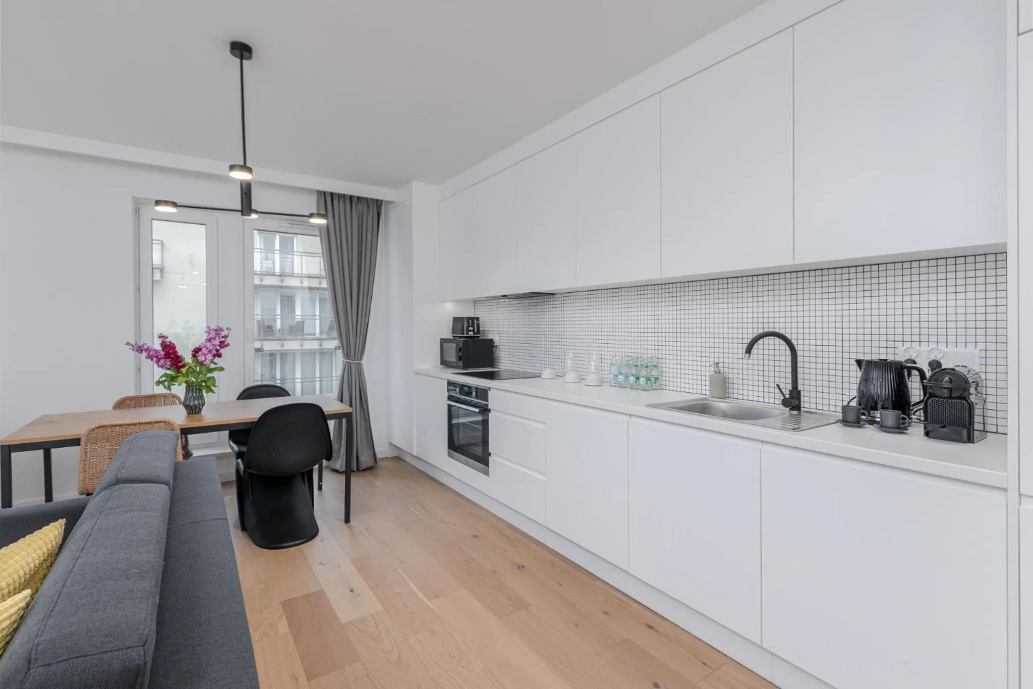 Kitchen or kitchenette in EXCLUSIVE Aparthotel Kraków Lubicz 40