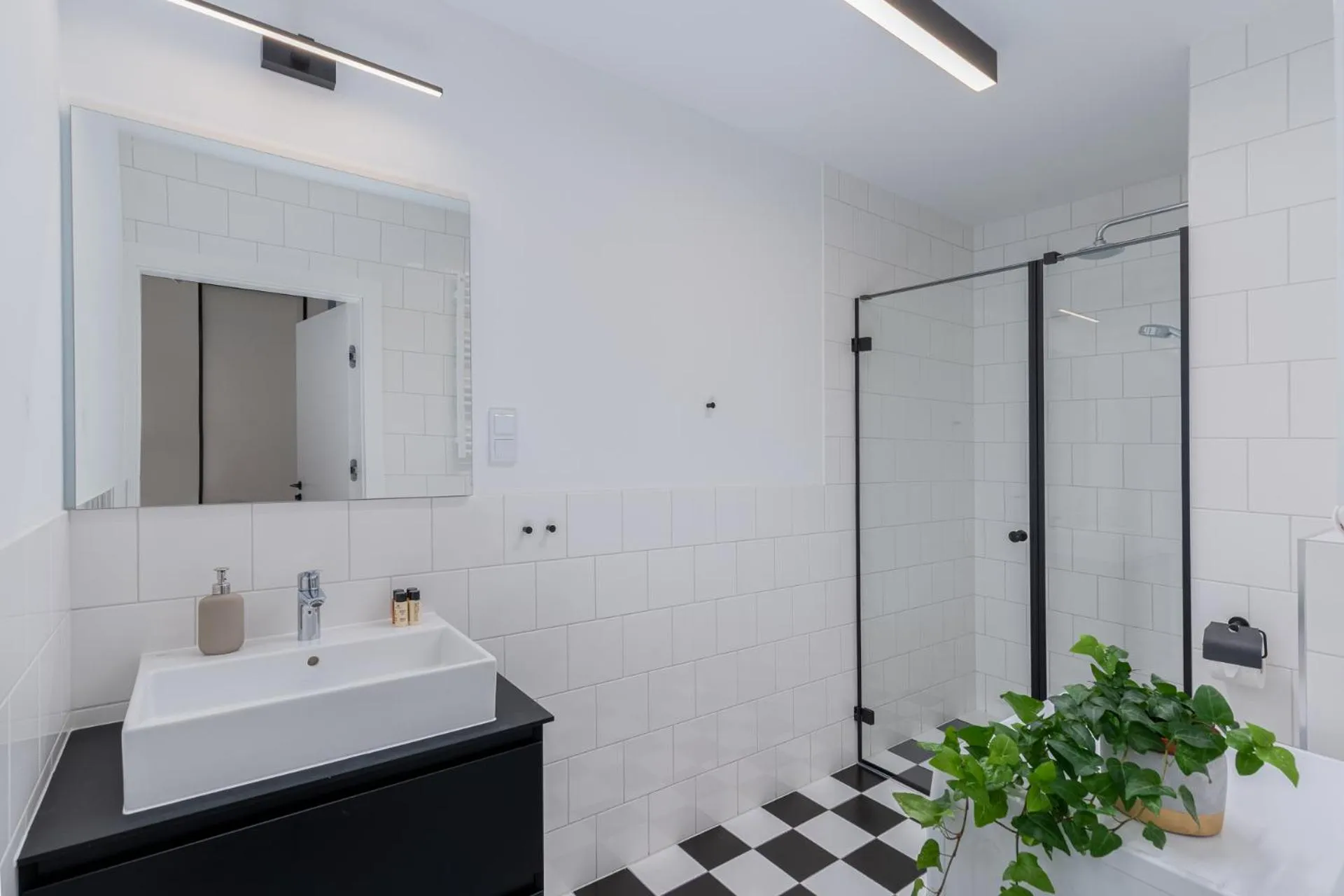 Bathroom in EXCLUSIVE Aparthotel Kraków Lubicz 40