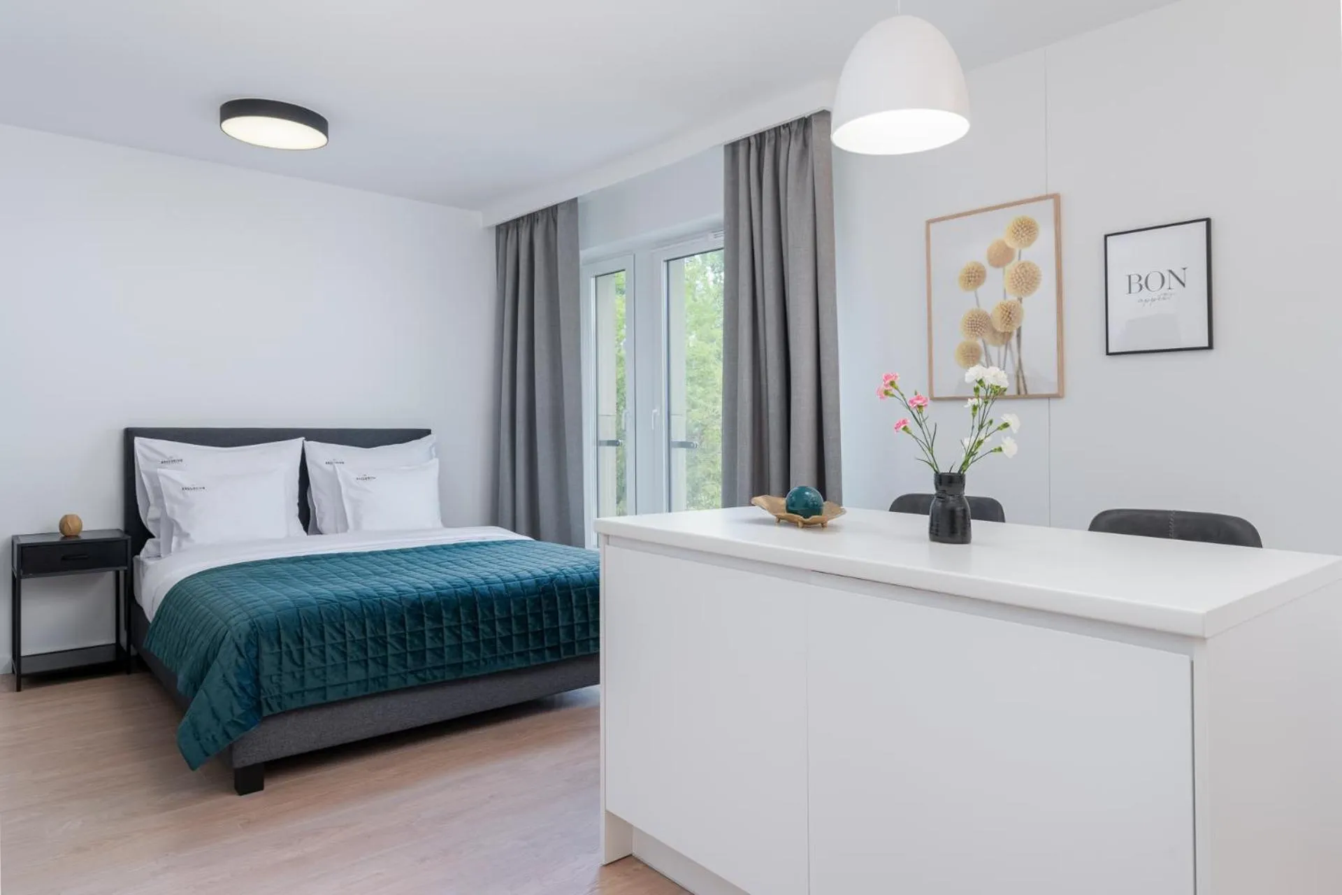 Photo of the whole room in EXCLUSIVE Aparthotel Kraków Lubicz 40