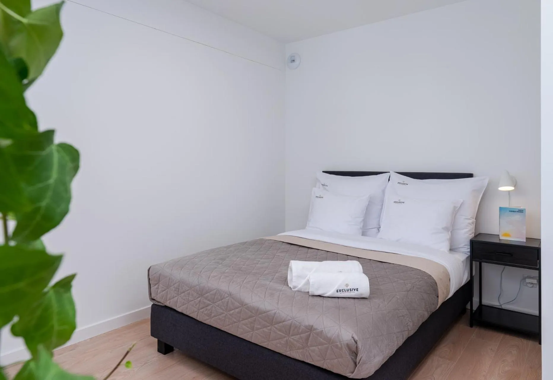 Bed in EXCLUSIVE Aparthotel Kraków Lubicz 40