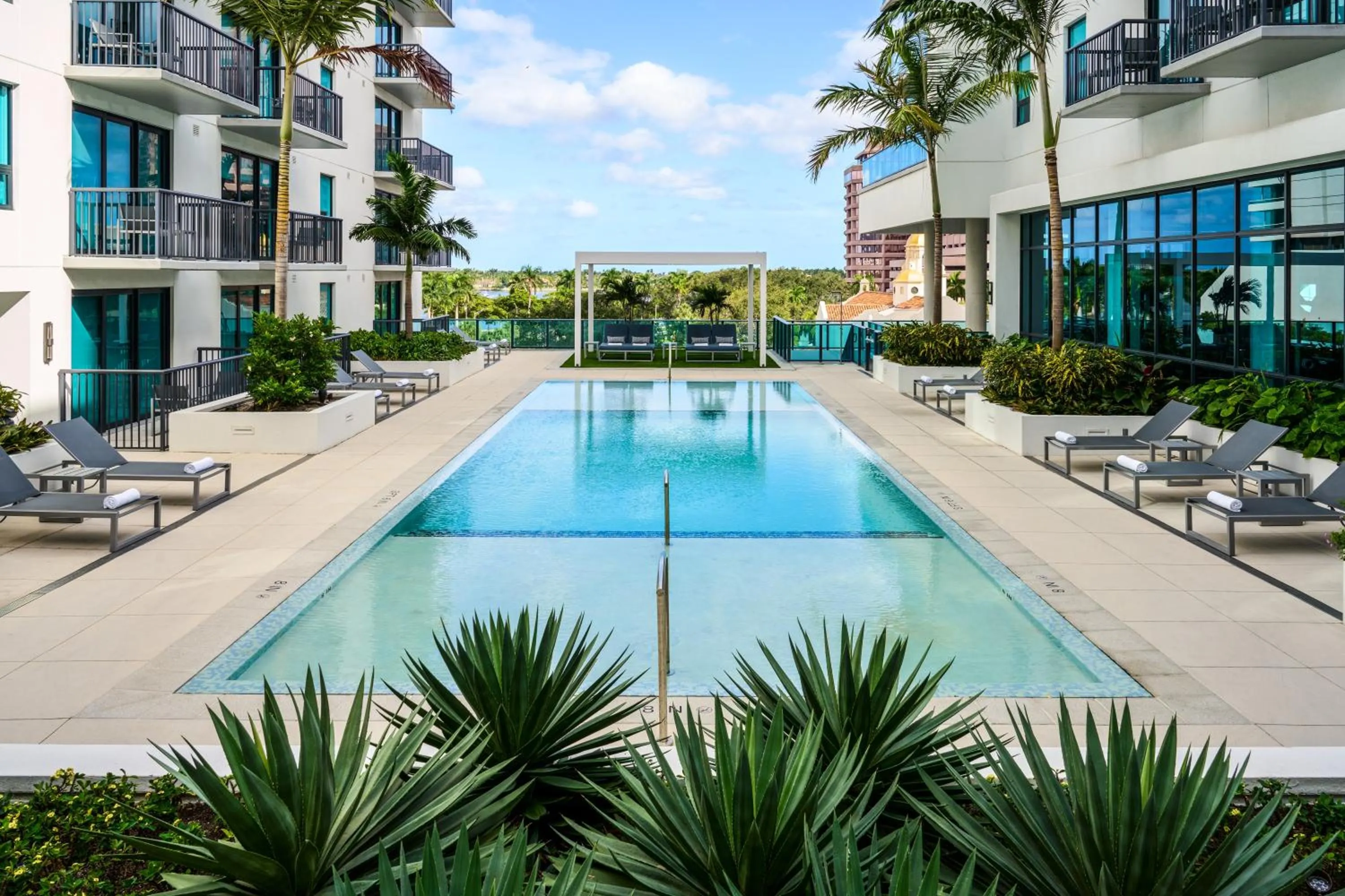 Swimming pool in Hotel AKA West Palm