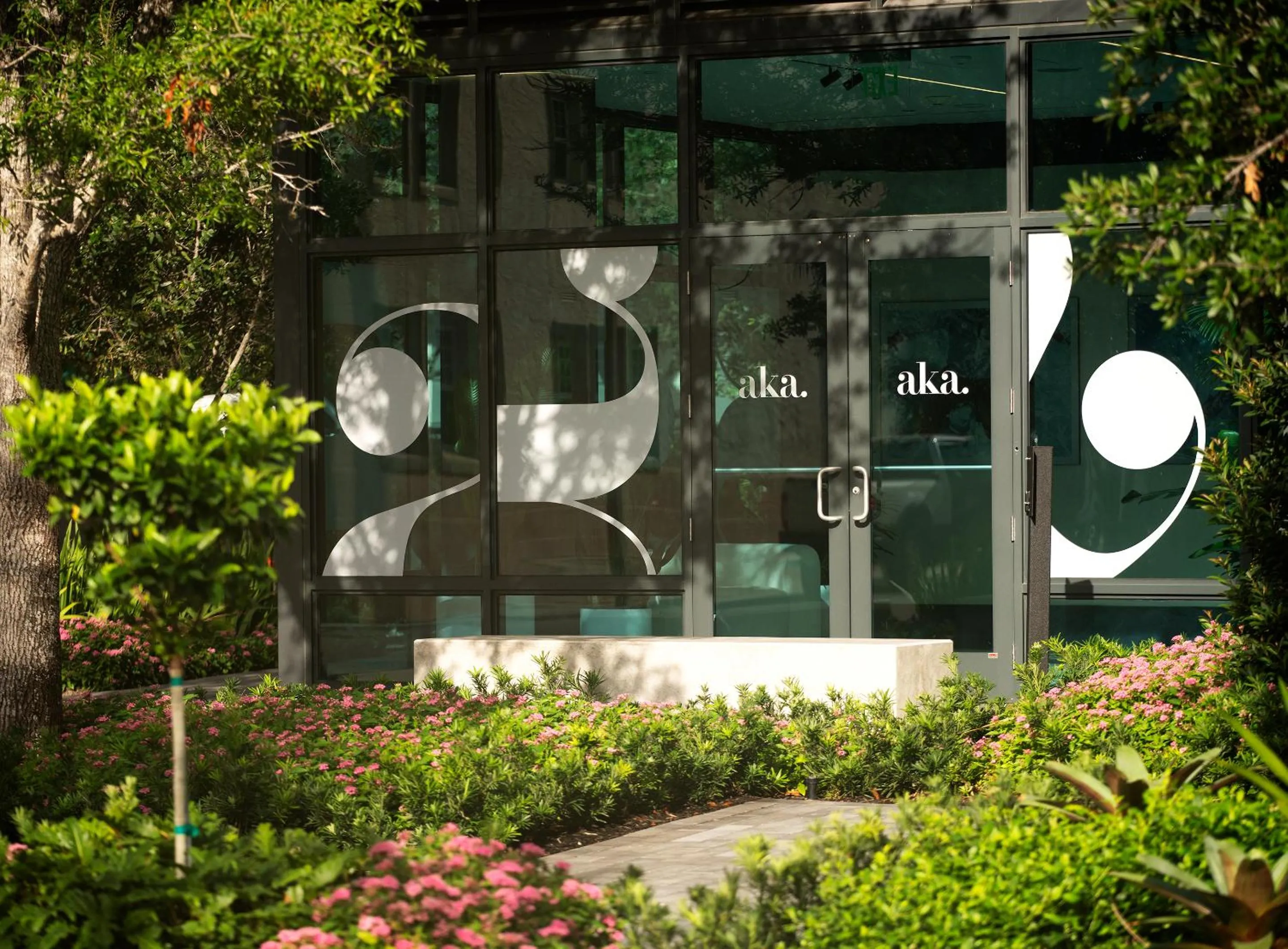 Facade/entrance in AKA West Palm