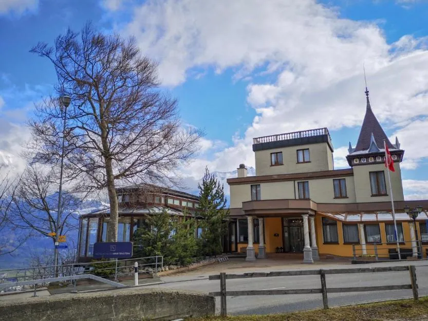 Komplettes Hotel mit 10 Zimmern