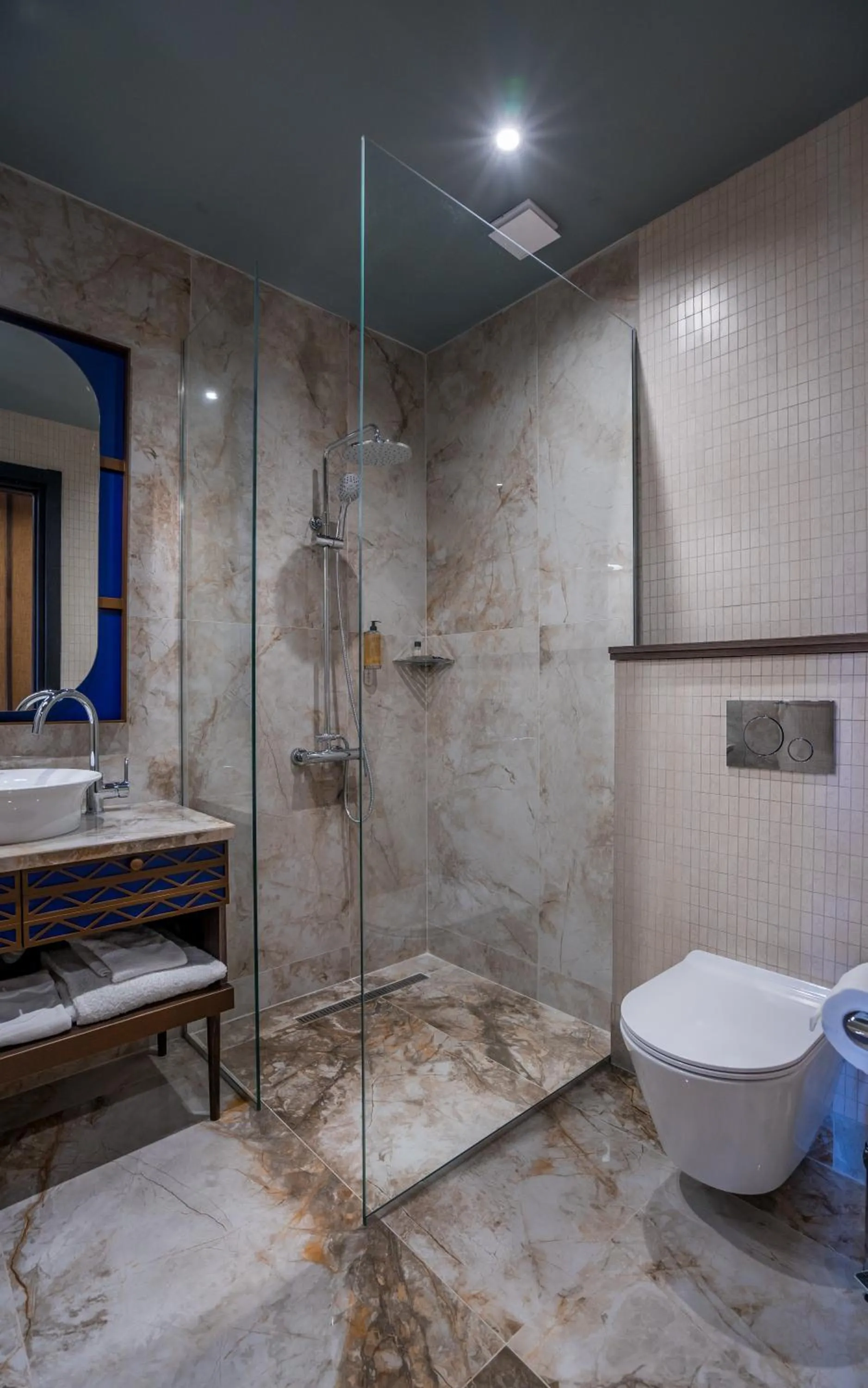 Shower in Giuaani Winery