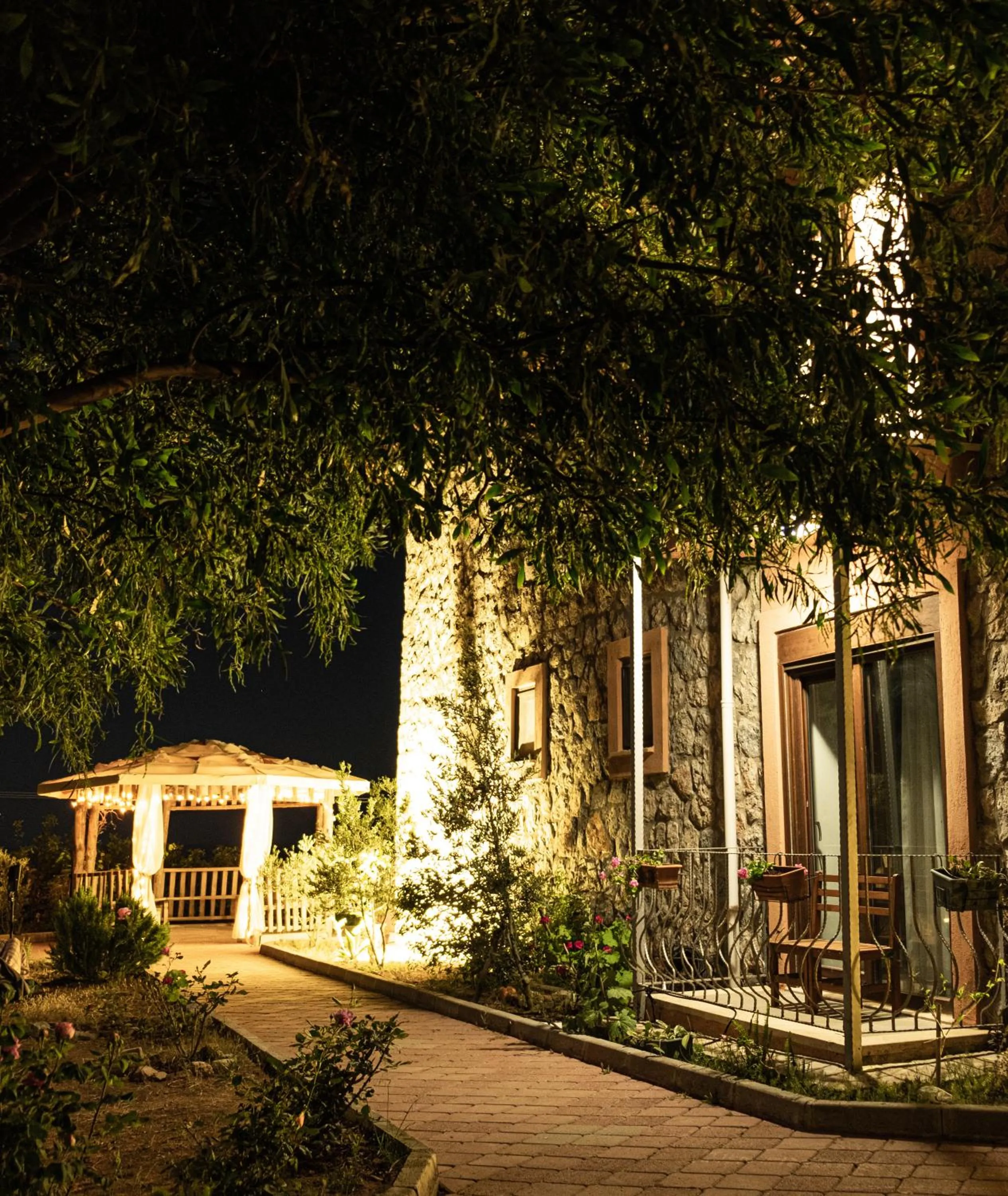 Property building in Casa Di Pietra