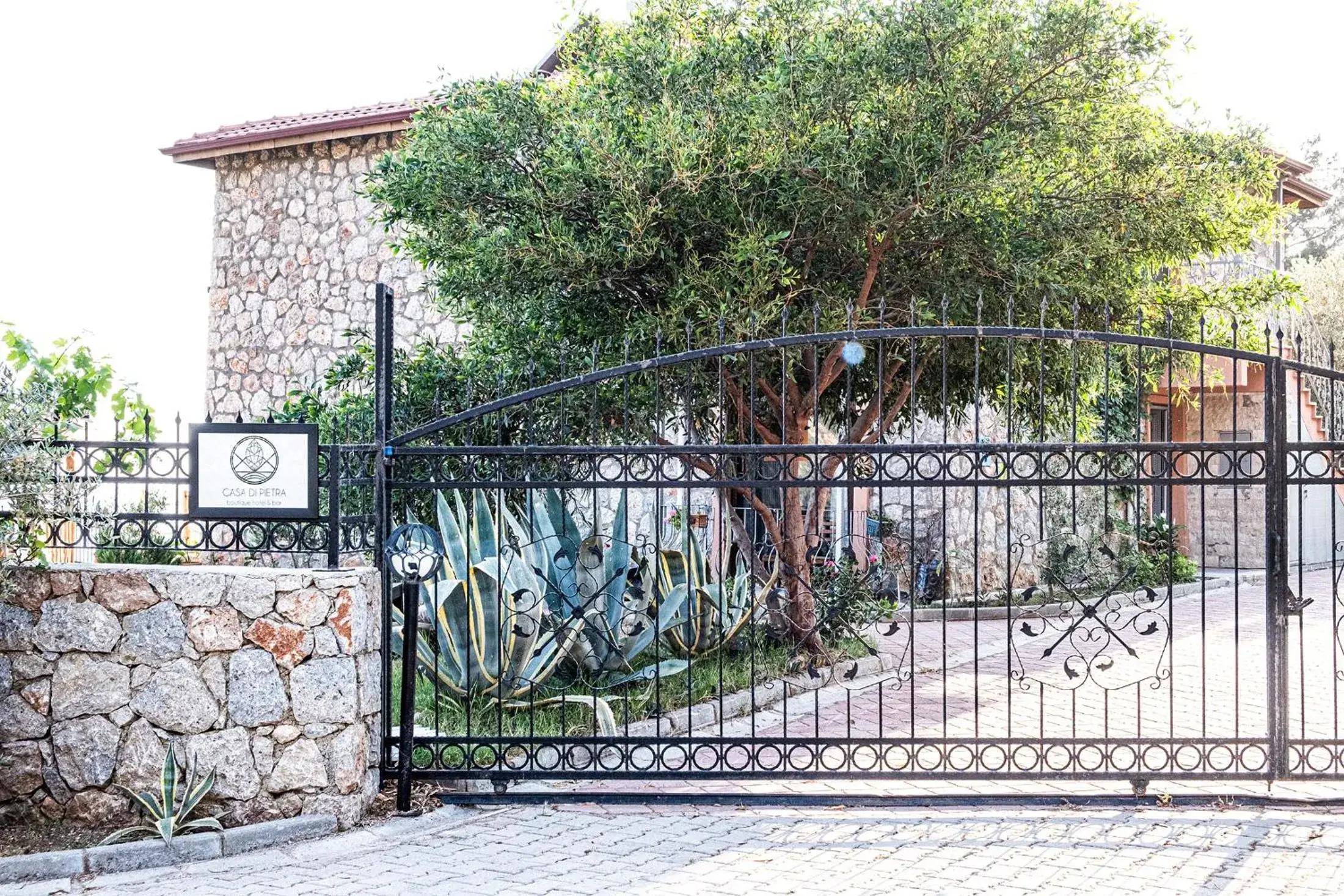 Property building in Casa Di Pietra Property building in Casa Di Pietra