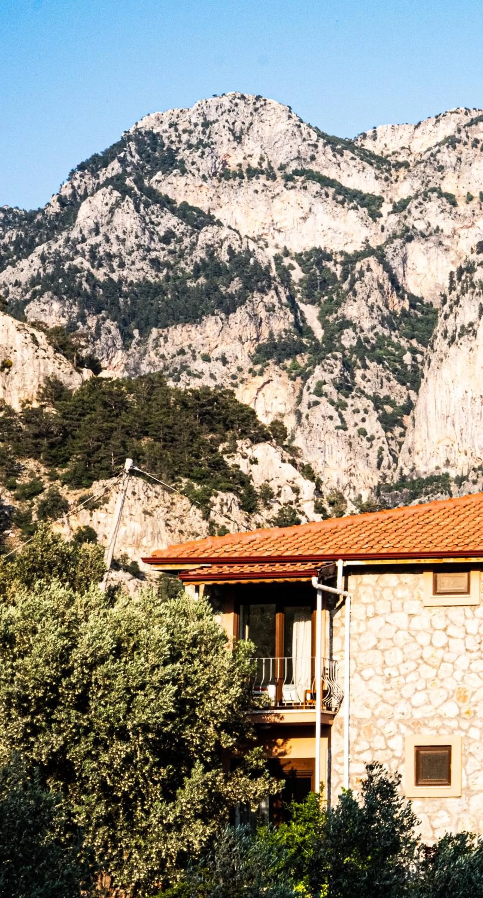 Property building in Casa Di Pietra