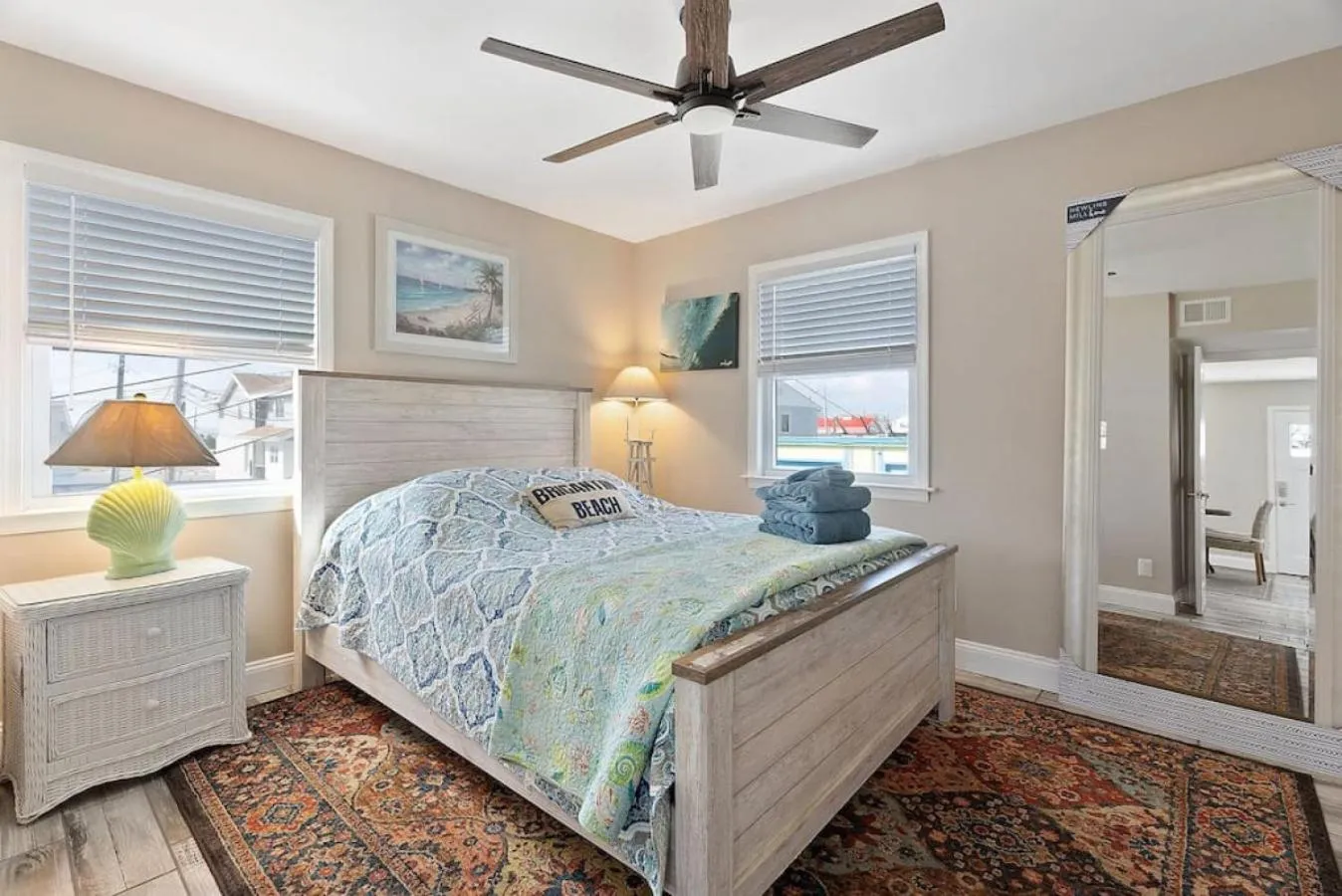 Bed in Unit B 2nd fl 2nd fl Hideaway 2 Block to Beach Parking