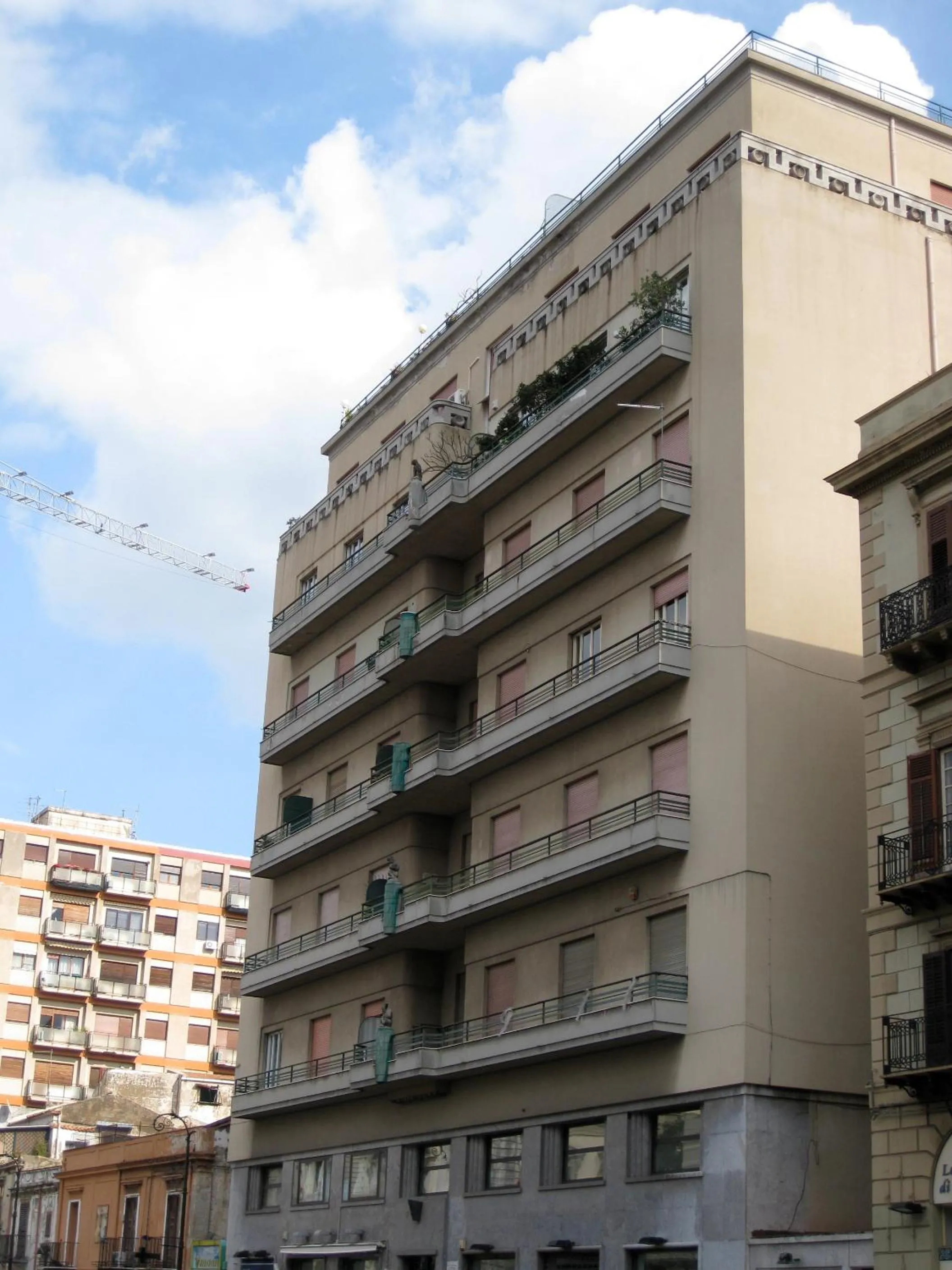 Property building in Casa Cavour