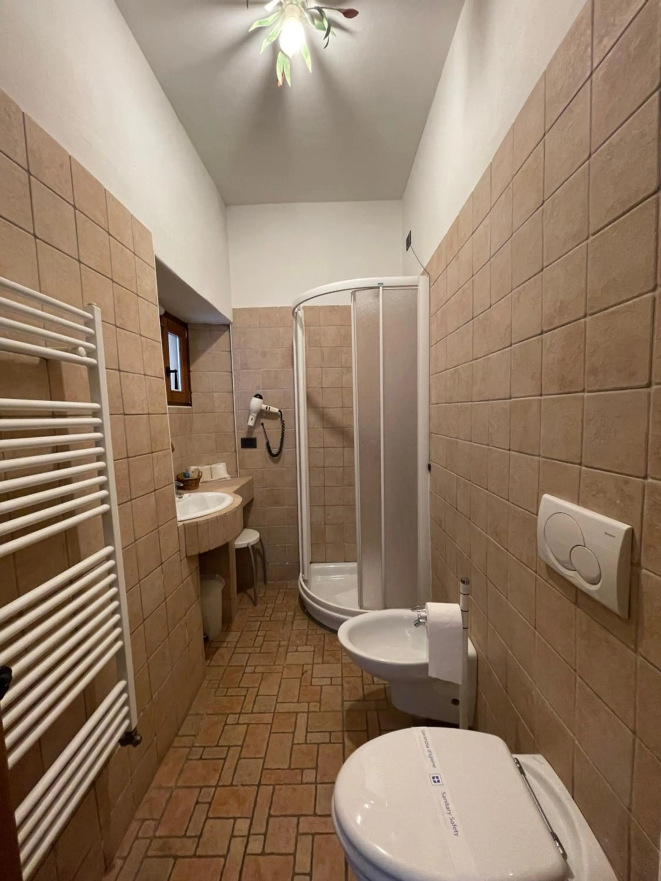 Shower in Hotel La Torre