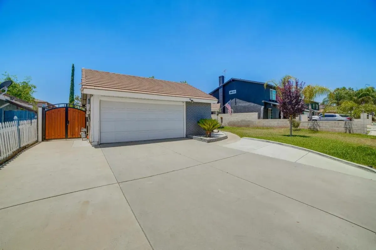 Spacious Studio with Private Entry