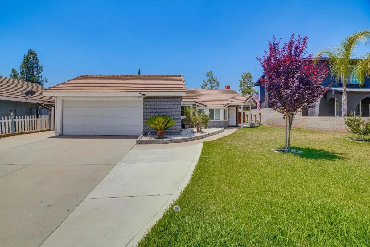 Spacious Studio with Private Entry