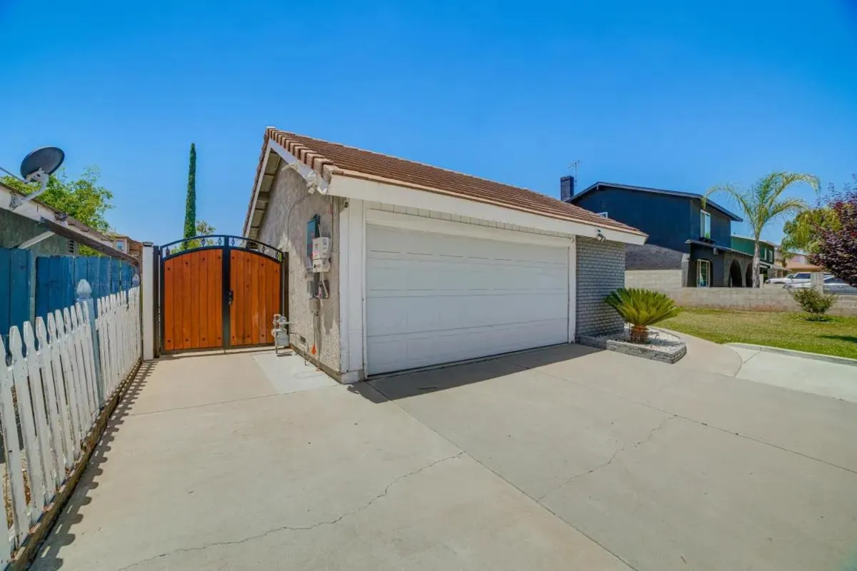 Spacious Studio with Private Entry