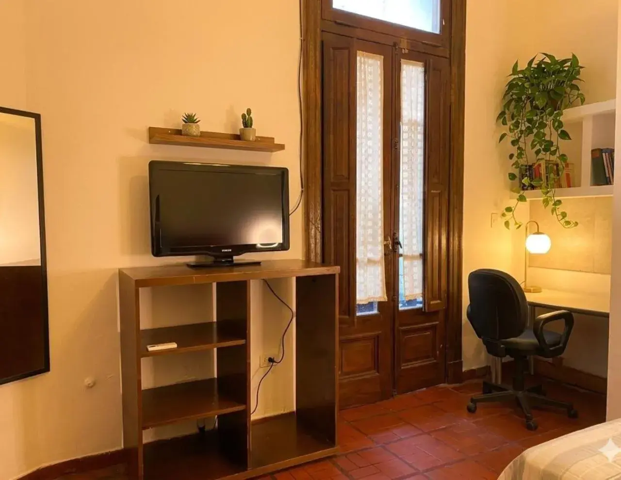 Queen Room - single occupancy in ViaVia BsAs GuestHouse Queen Room - single occupancy in ViaVia BsAs GuestHouse