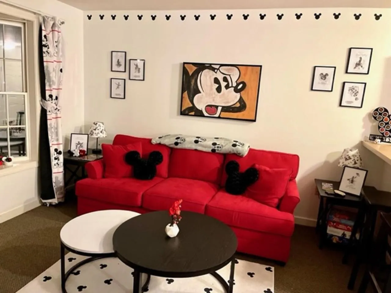 Living room in Disney Magic at Jiminy Mountain