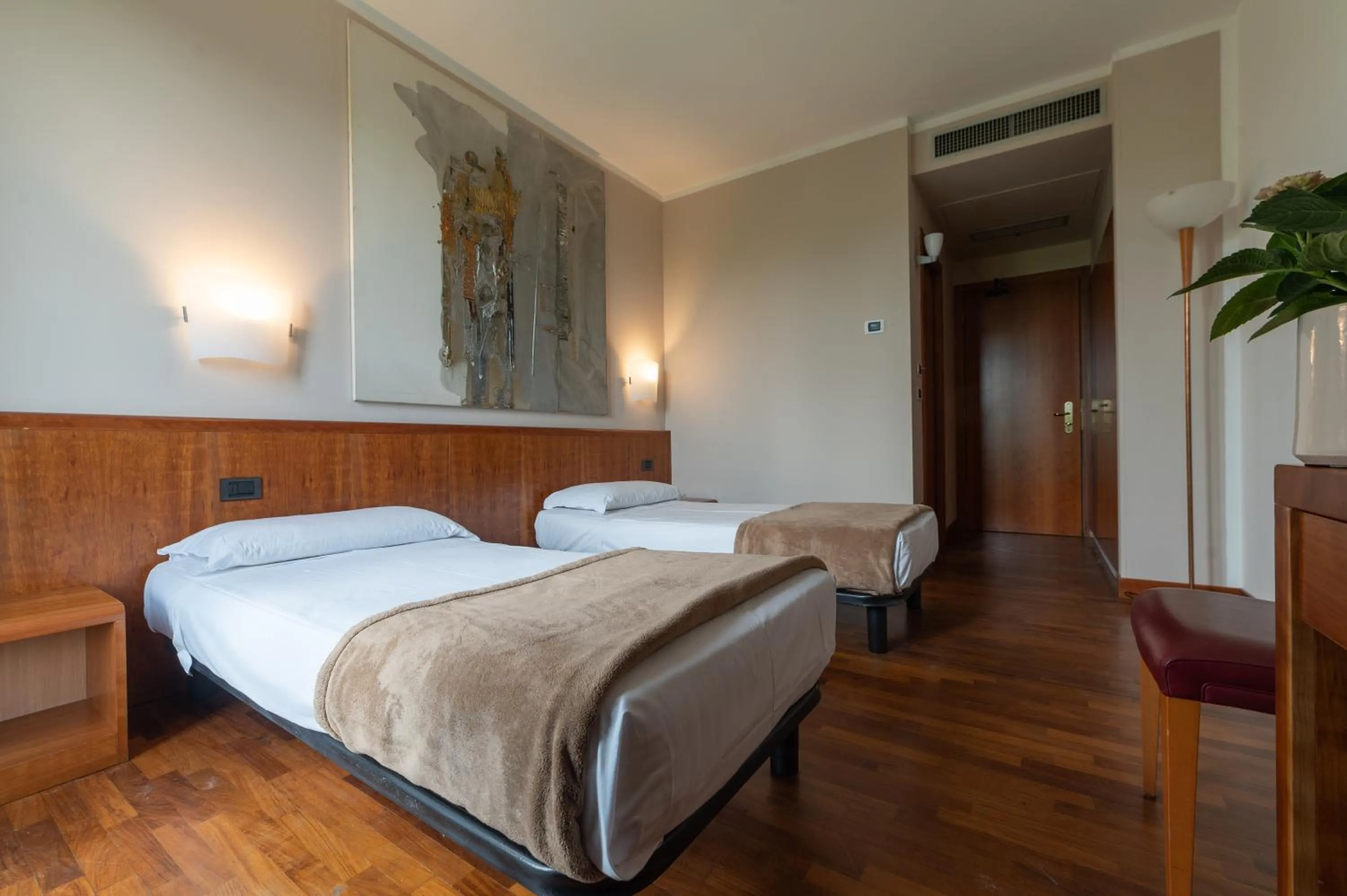 Photo of the whole room, Bed in HOTEL QUERINI Essential Business Hotel Sandrigo