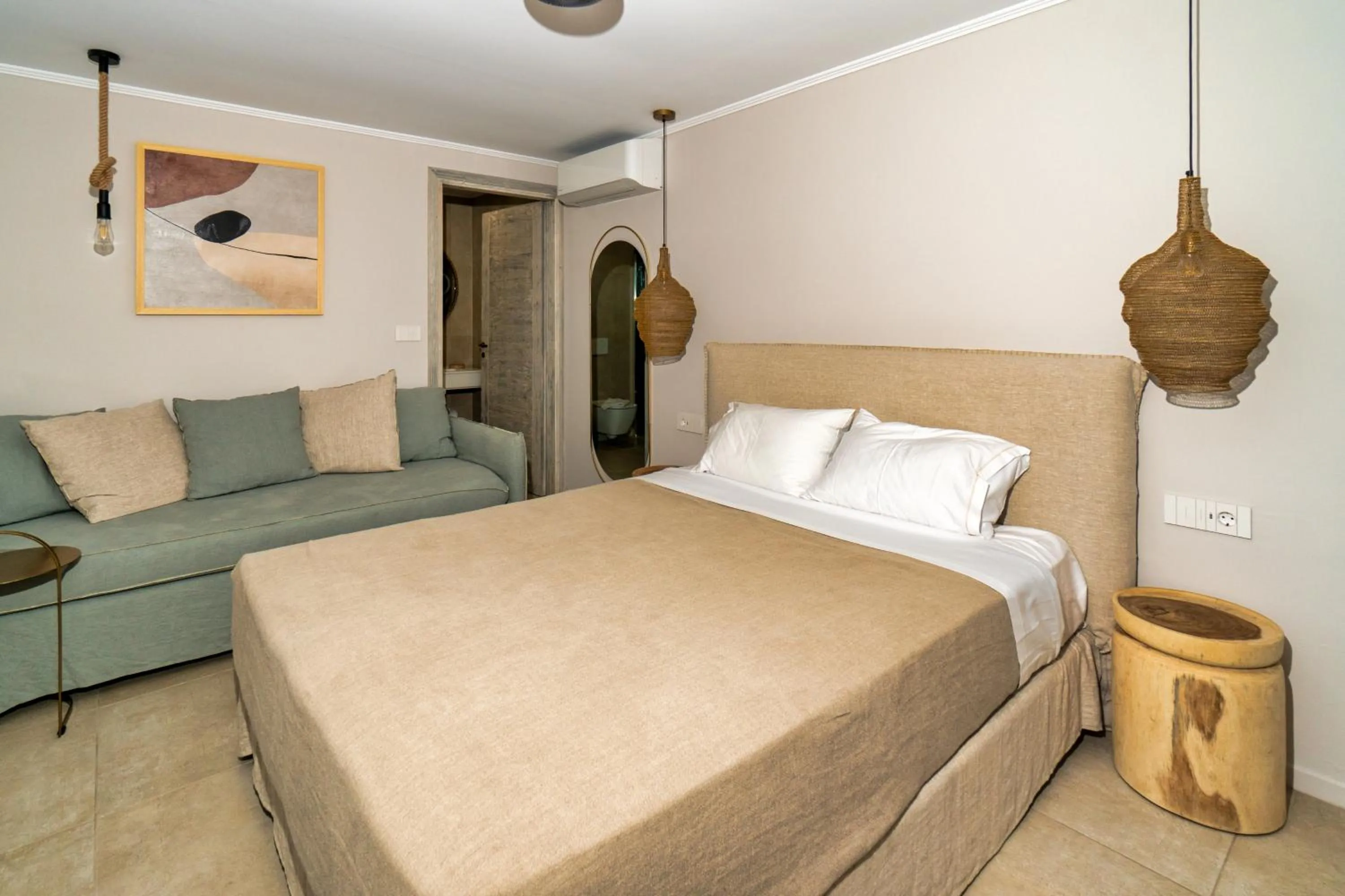 Photo of the whole room, Bed in Selene