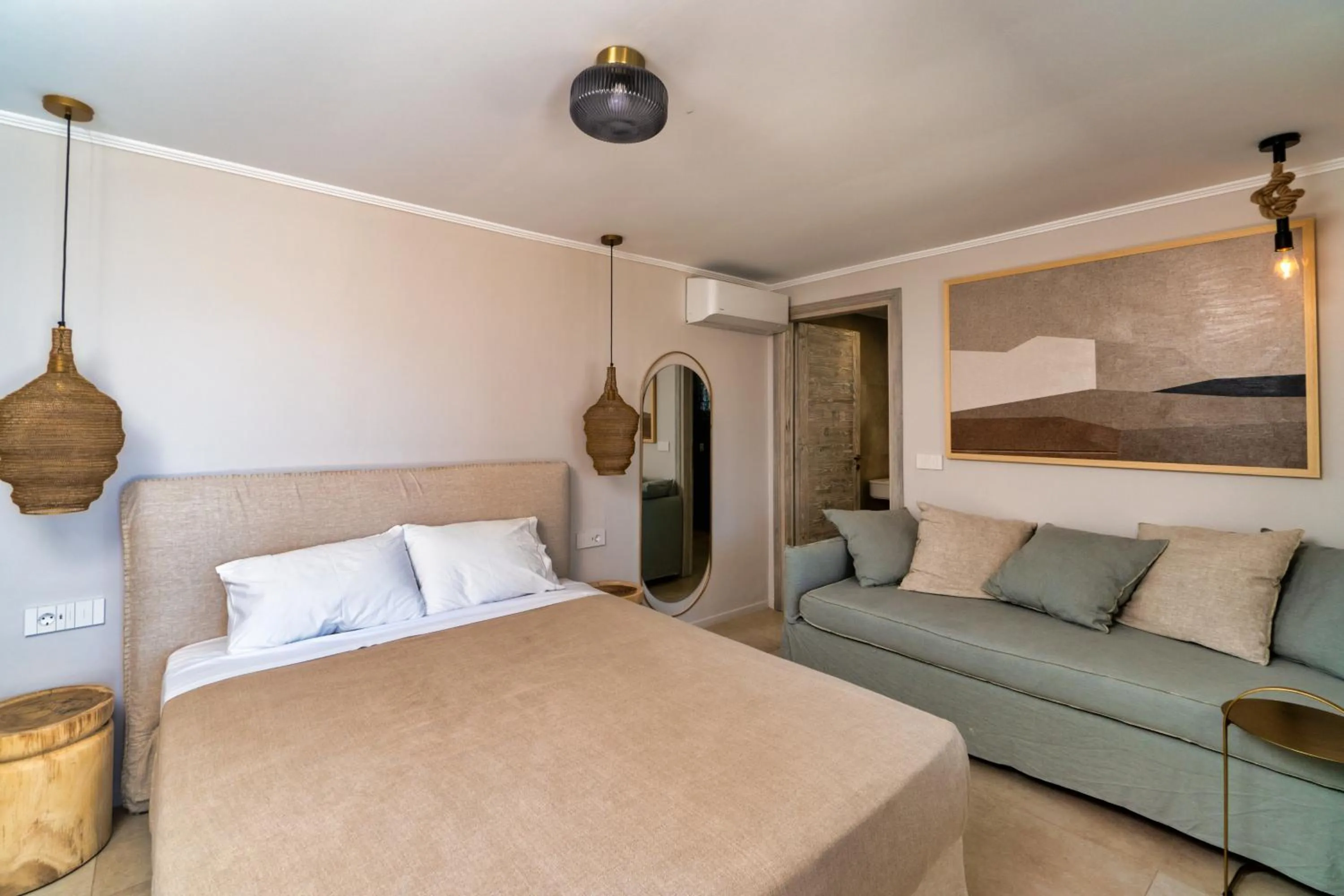 Photo of the whole room, Bed in Selene