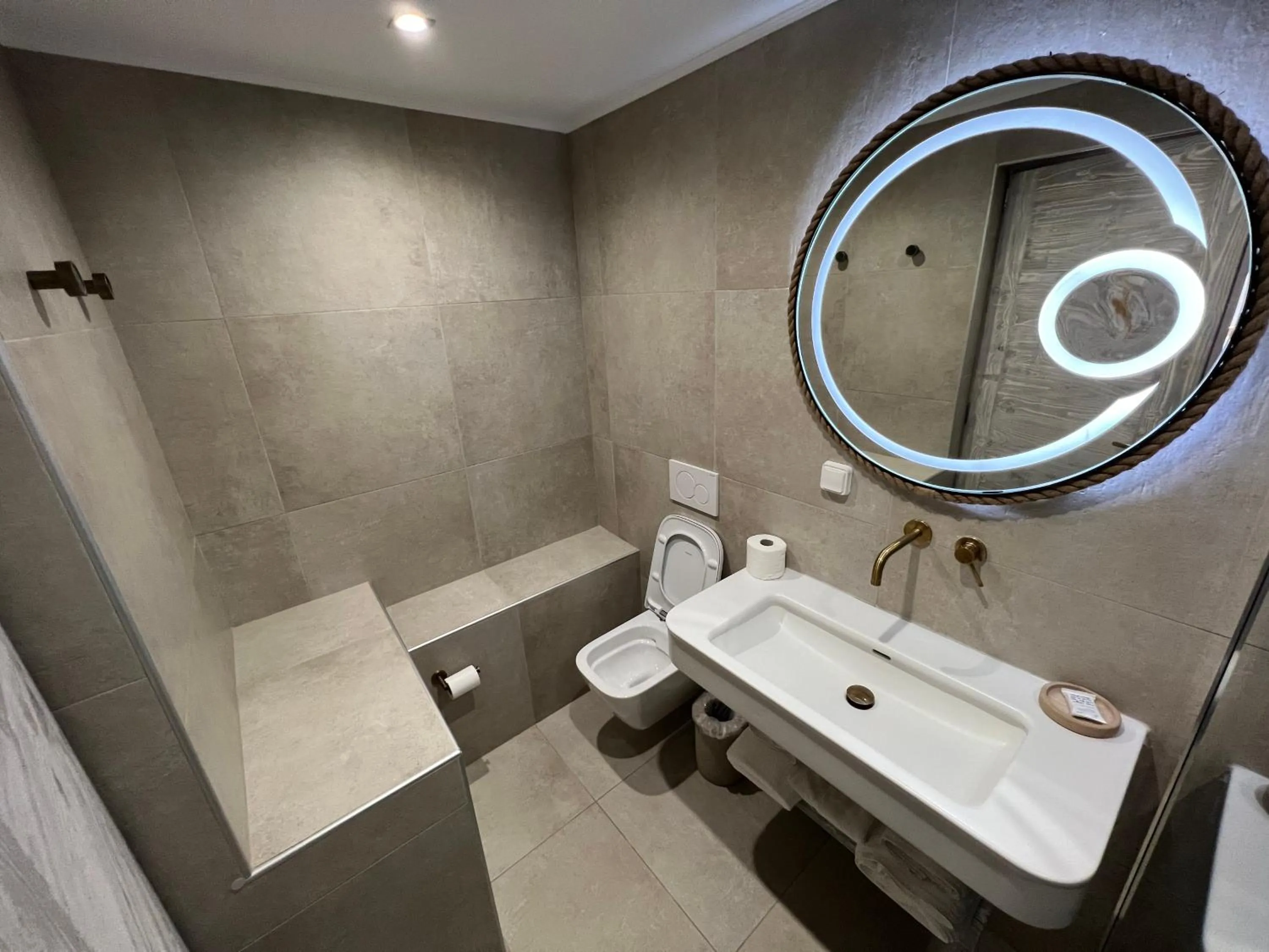 Bathroom in Selene