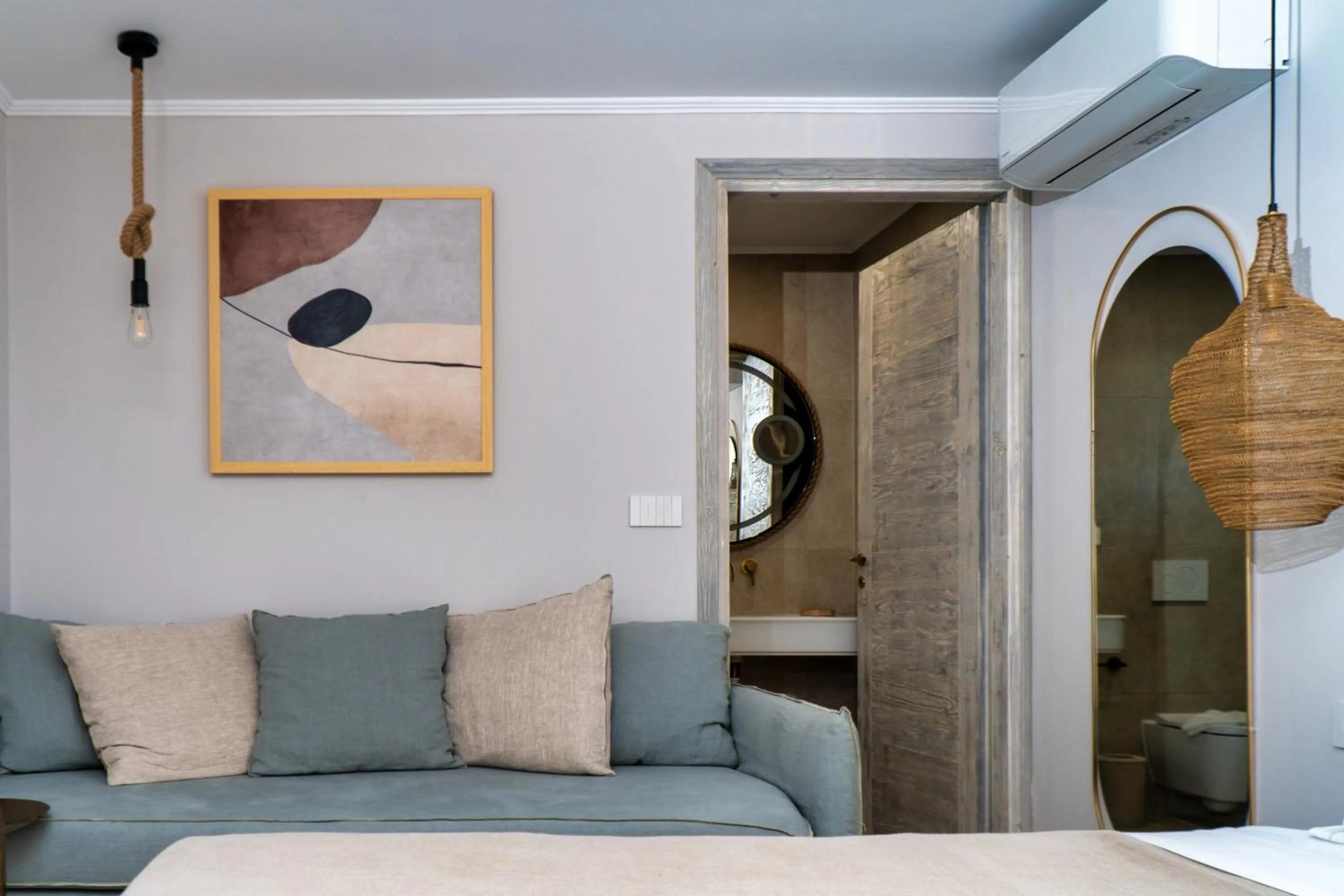 Seating area, Bed in Selene