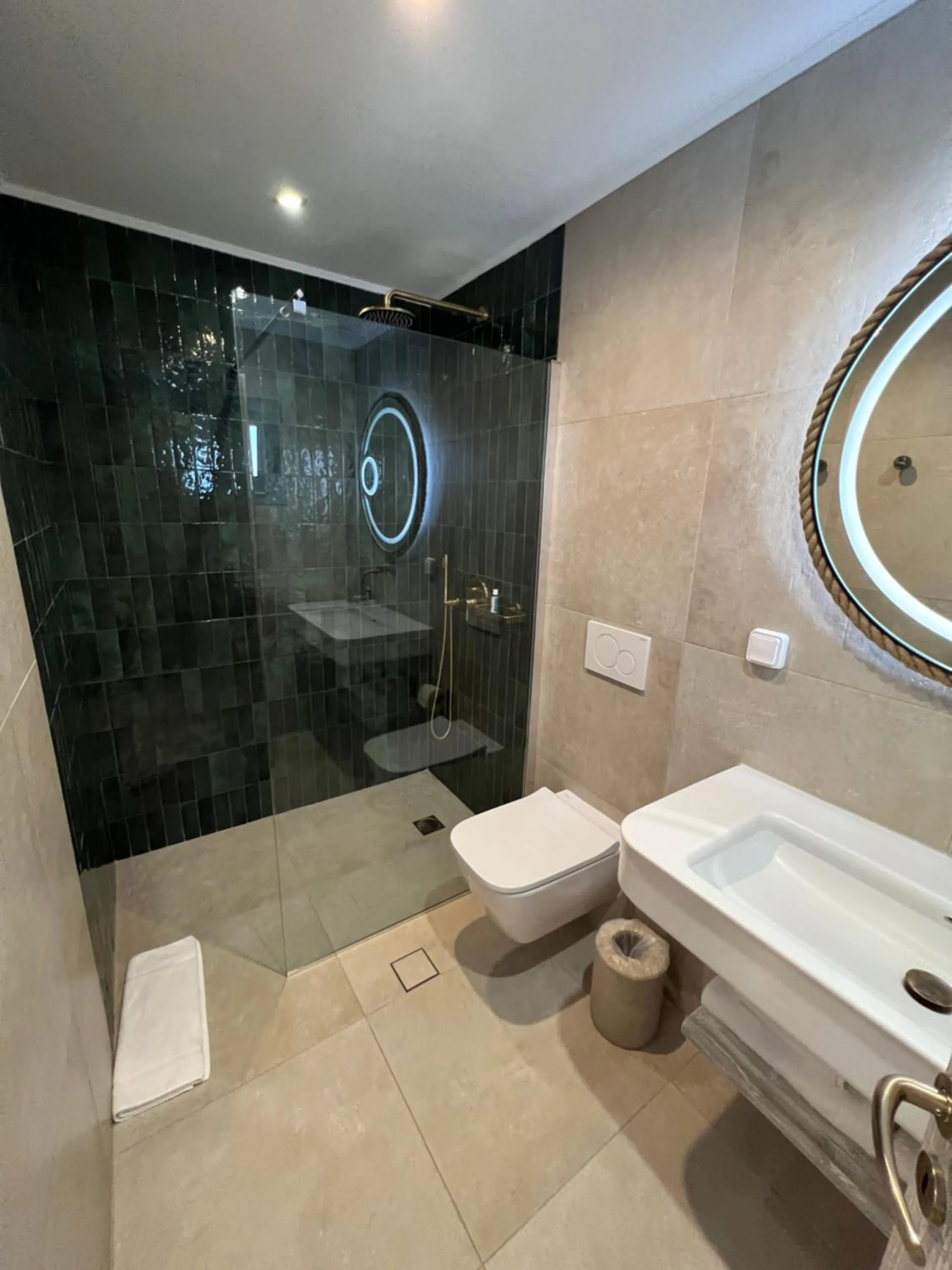 Bathroom in Selene