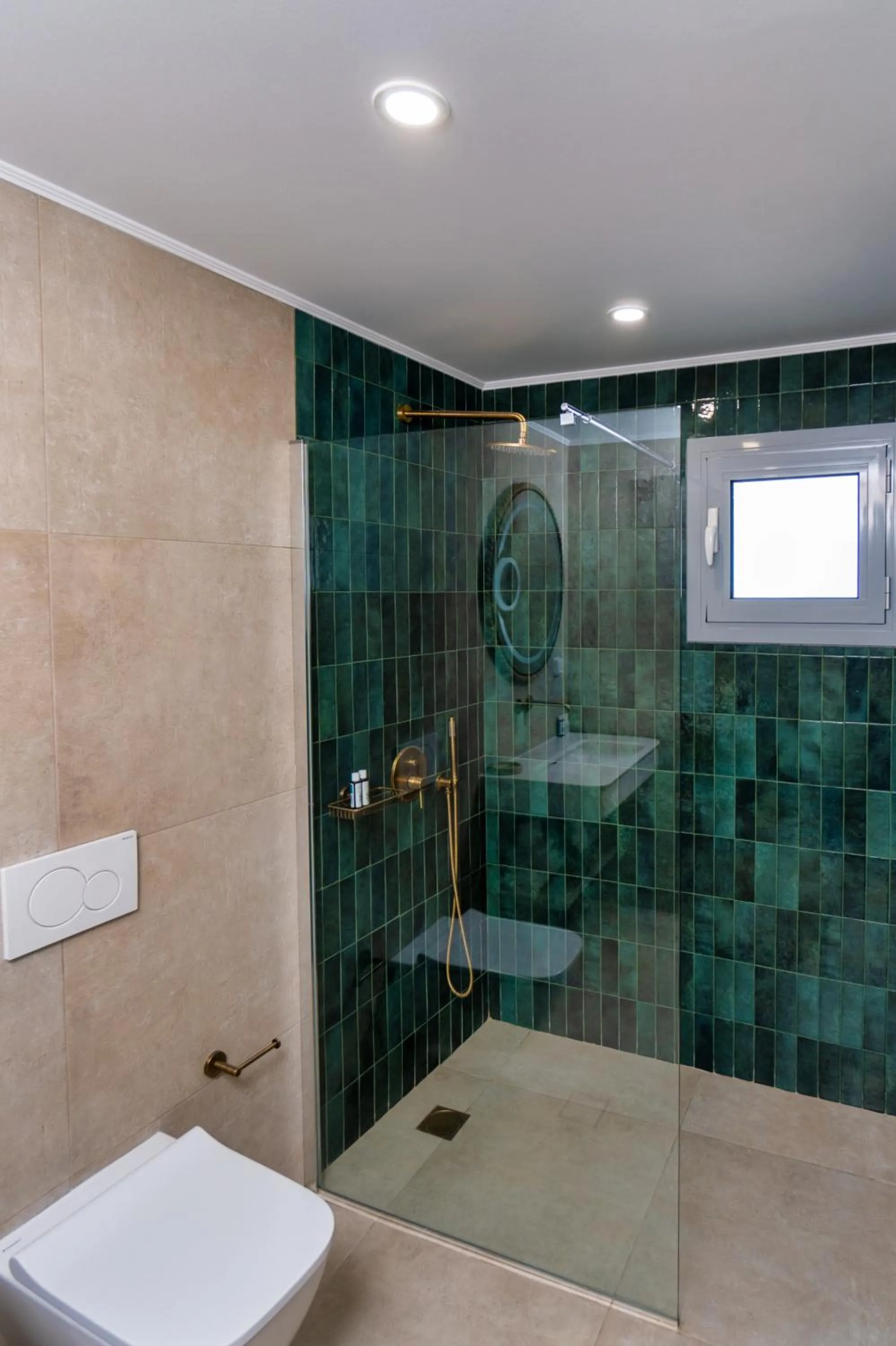 Shower in Selene