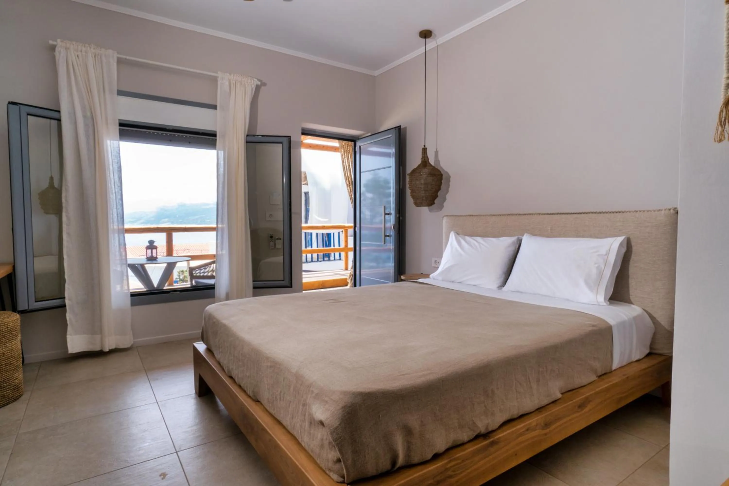 Photo of the whole room, Bed in Selene