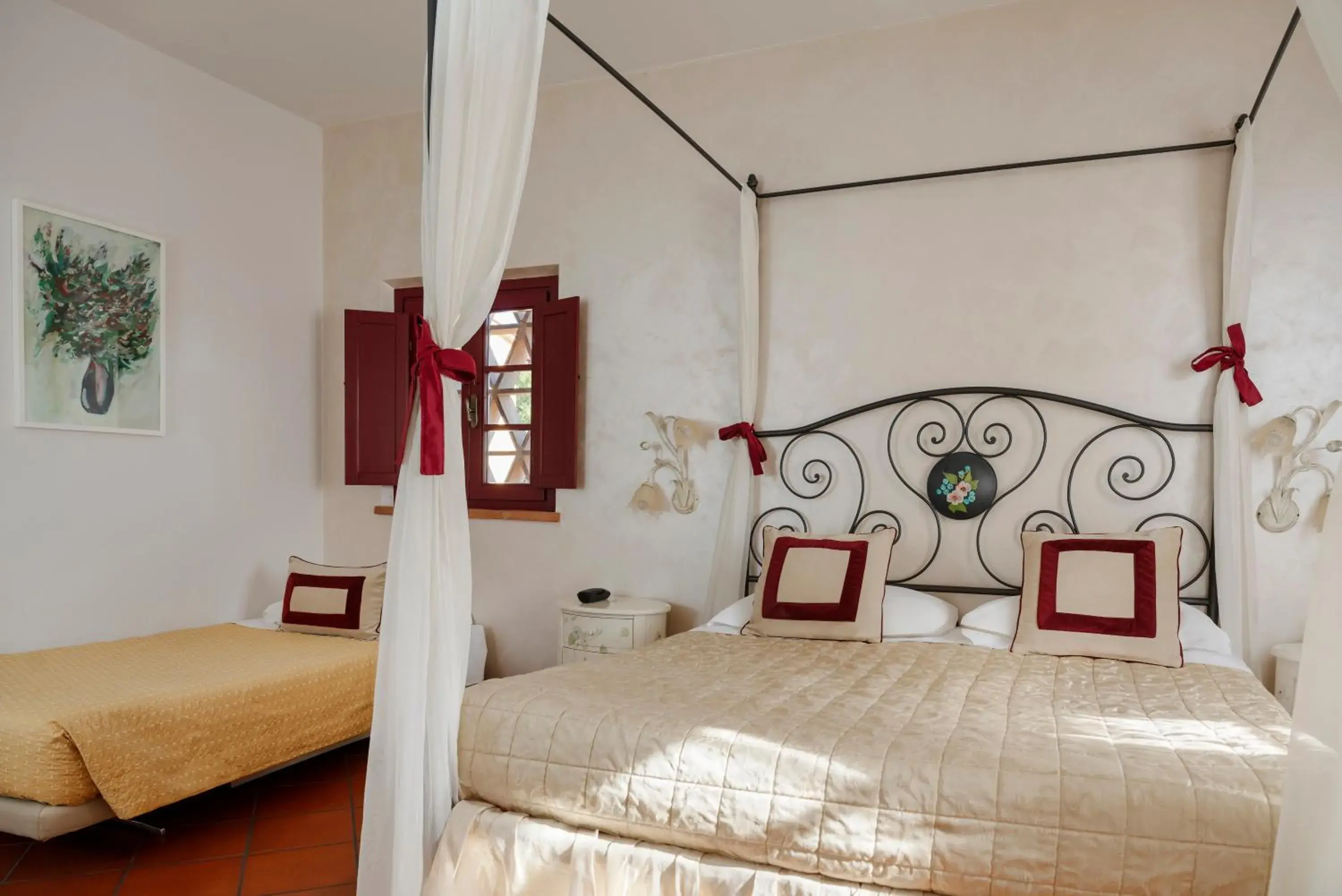 Triple Room in Hotel & Restaurant Casolare Le Terre Rosse Triple Room in Hotel & Restaurant Casolare Le Terre Rosse