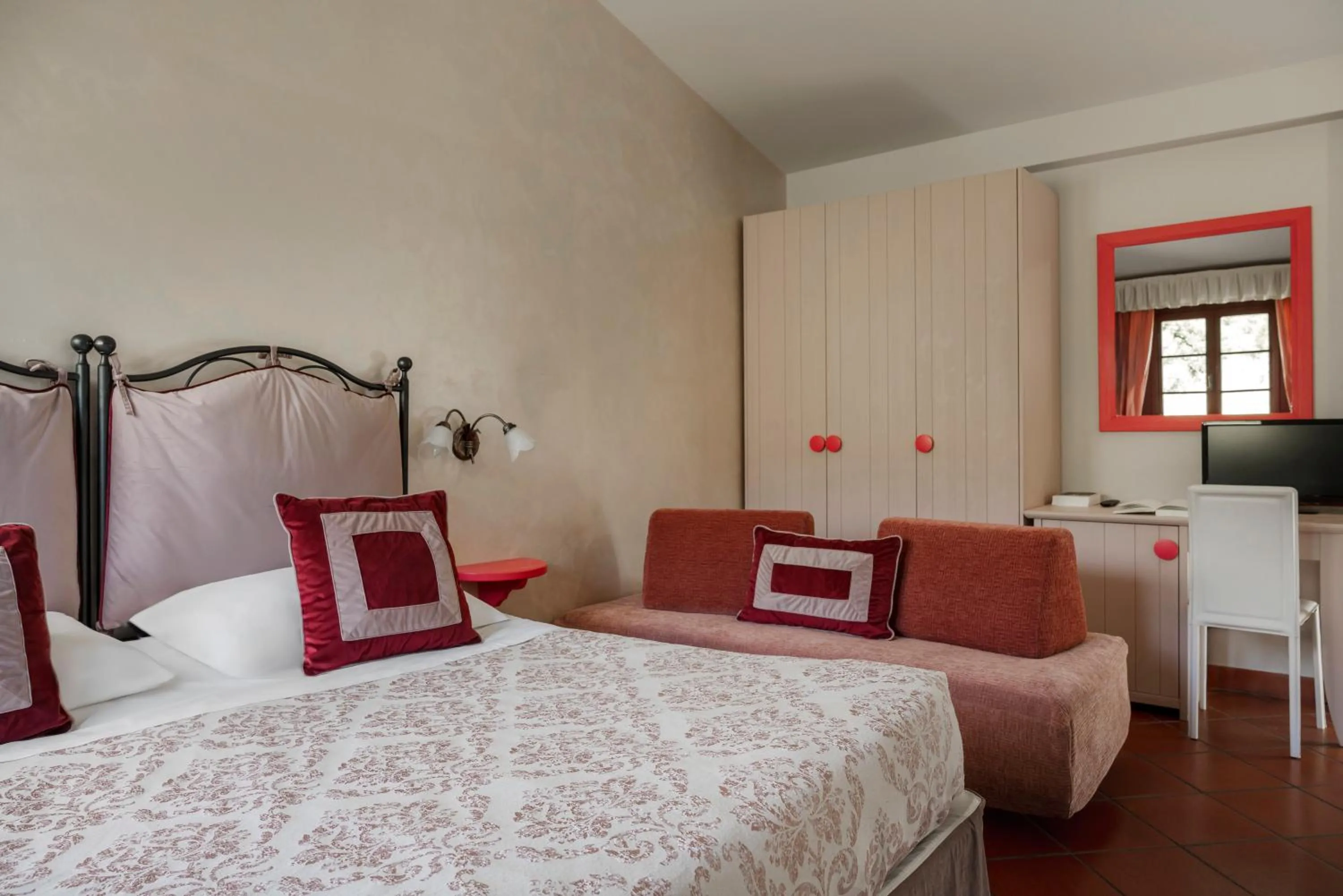 Photo of the whole room, Bed in Hotel & Restaurant Casolare Le Terre Rosse