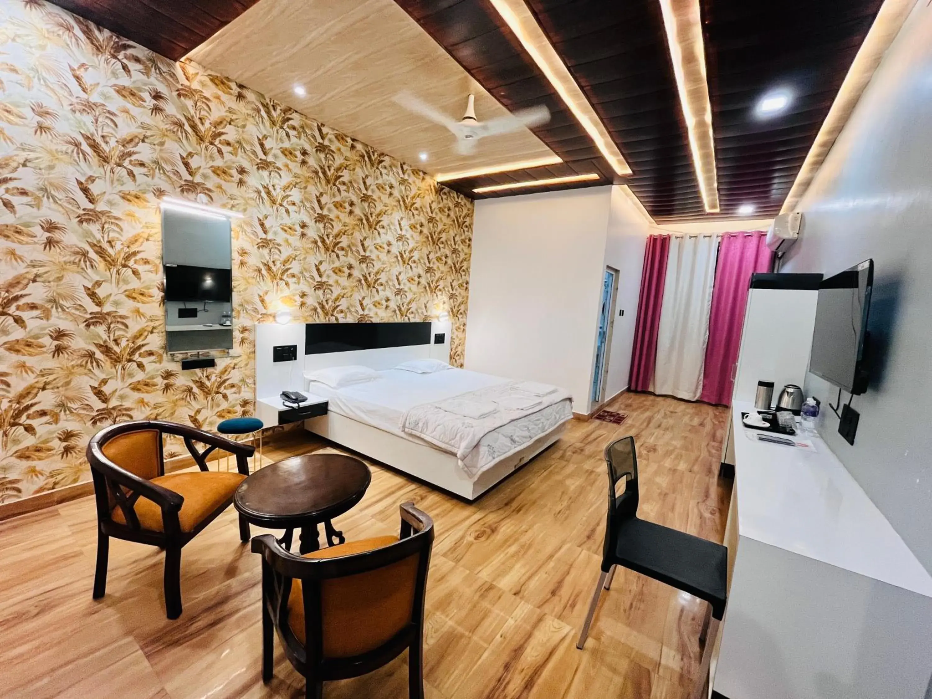 Photo of the whole room, Bed in Hotel Buddha Park near Sarnath, Varanasi Photo of the whole room, Bed in Hotel Buddha Park near Sarnath, Varanasi