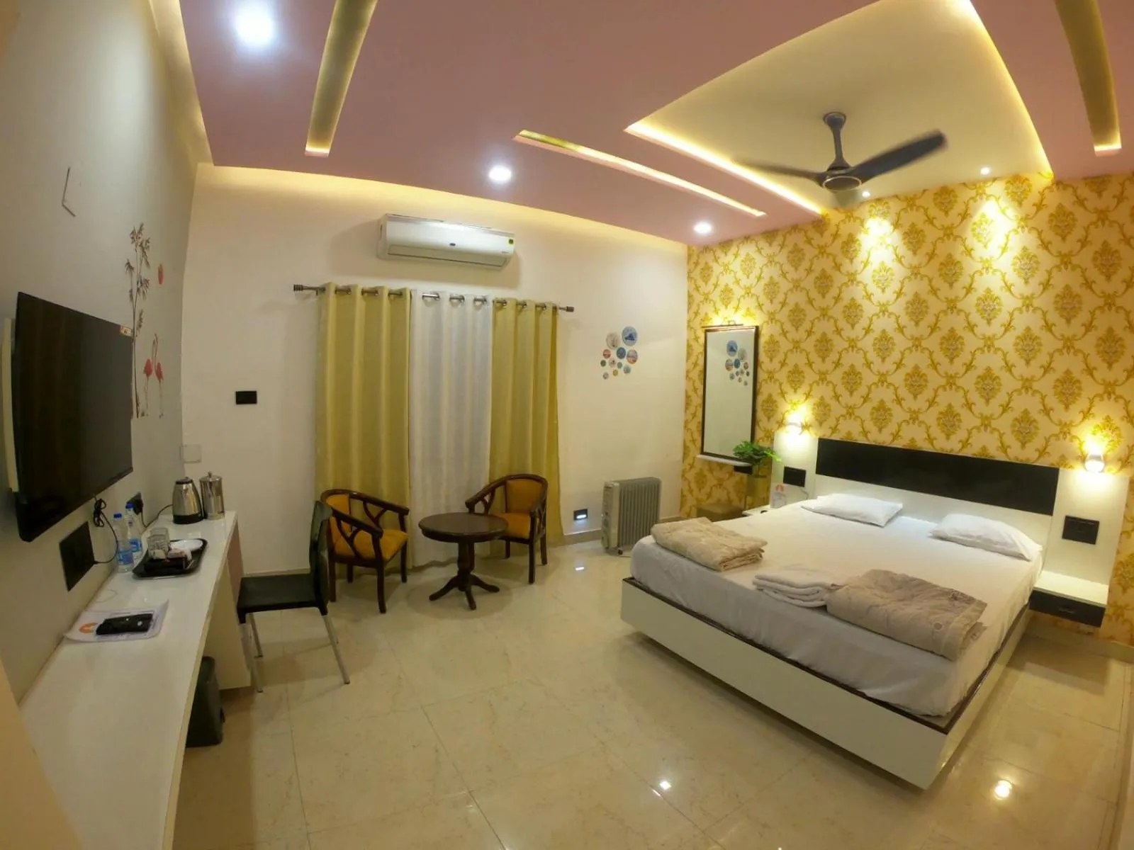 Bedroom, Bed in Hotel Buddha Park near Sarnath, Varanasi