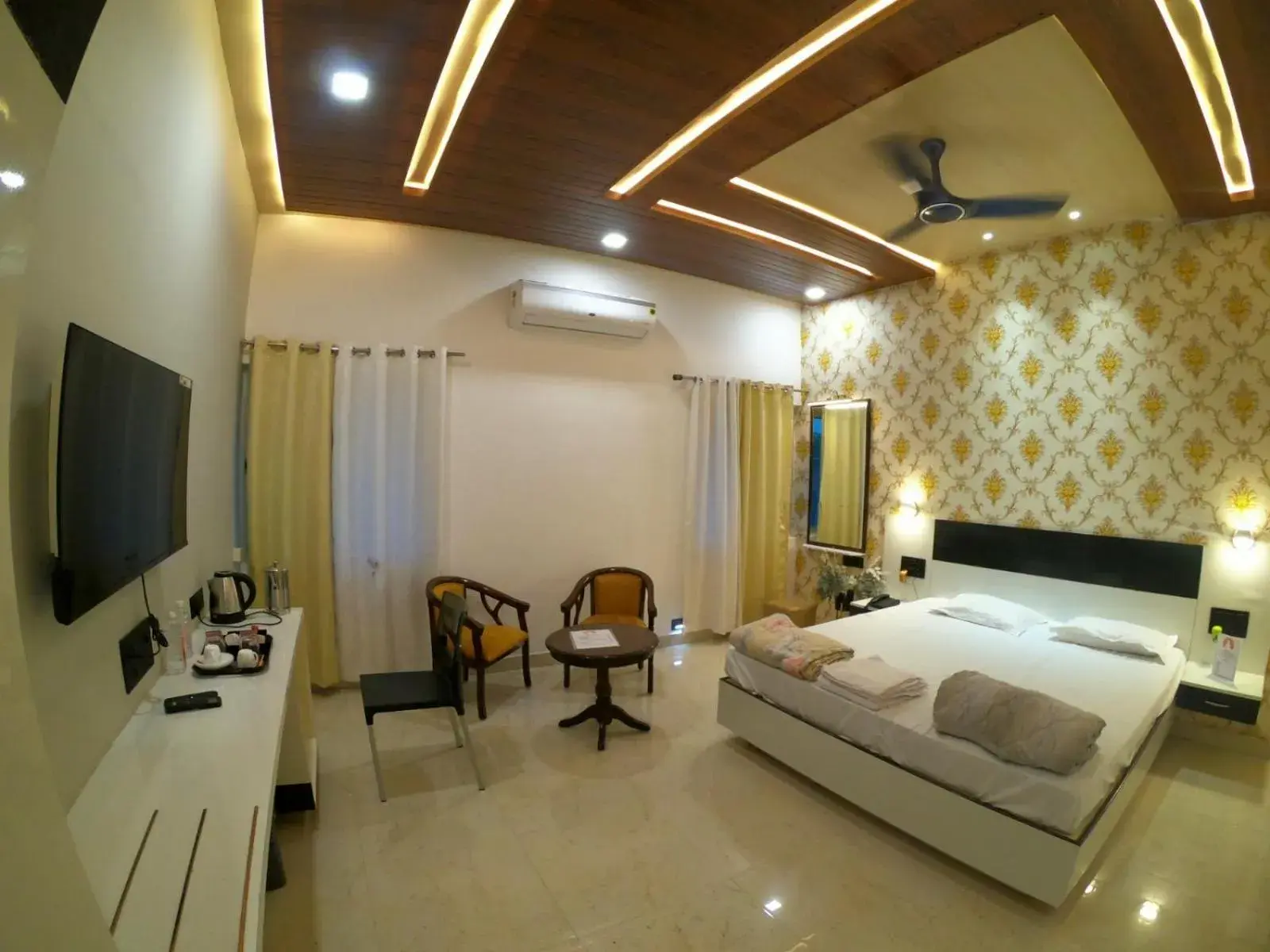 Bedroom, Bed in Hotel Buddha Park near Sarnath, Varanasi Bedroom, Bed in Hotel Buddha Park near Sarnath, Varanasi